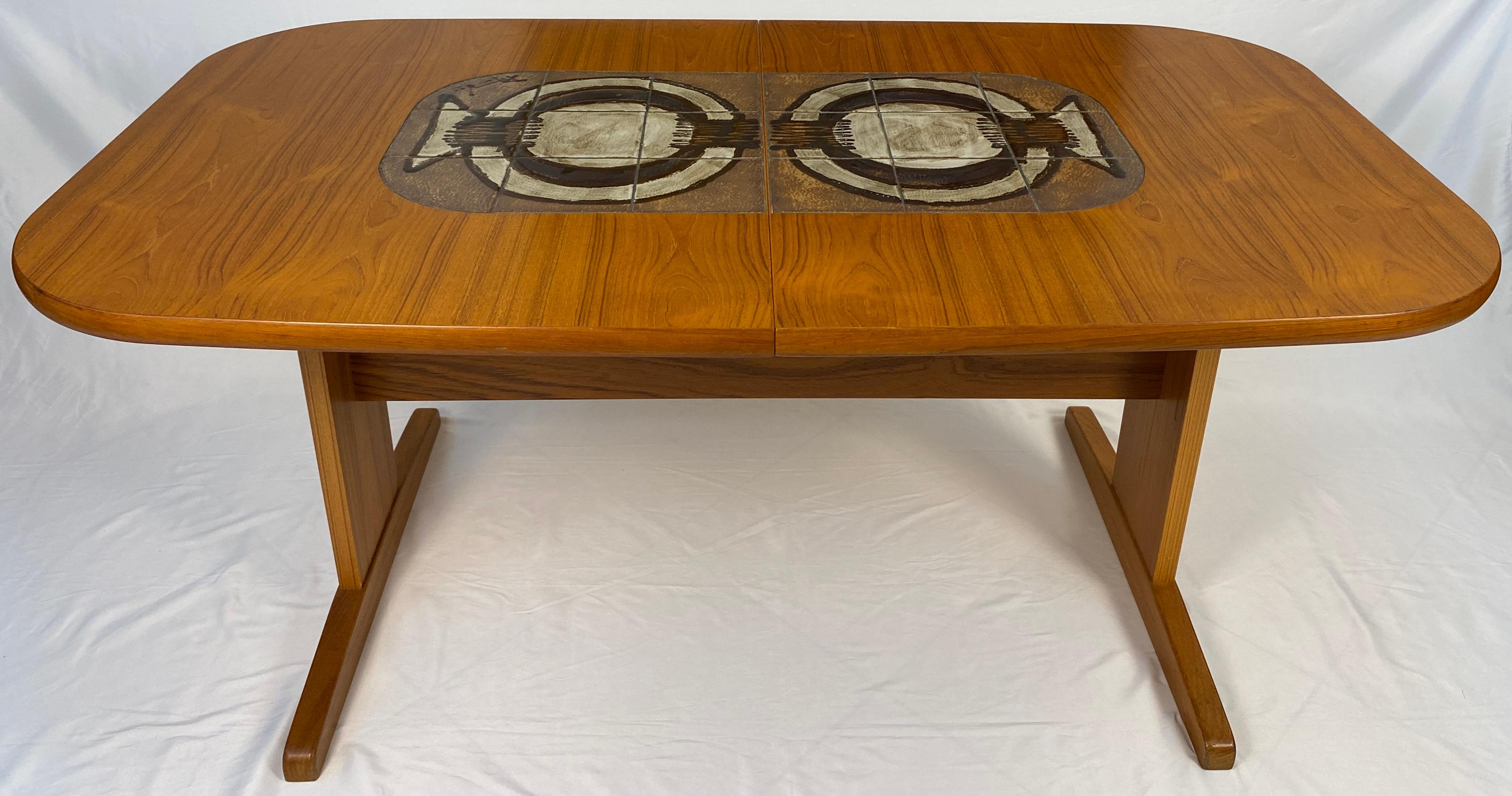 Large Mid-Century Extendable Danish Dining Table or MCM Teak Dining Table For Sale 5
