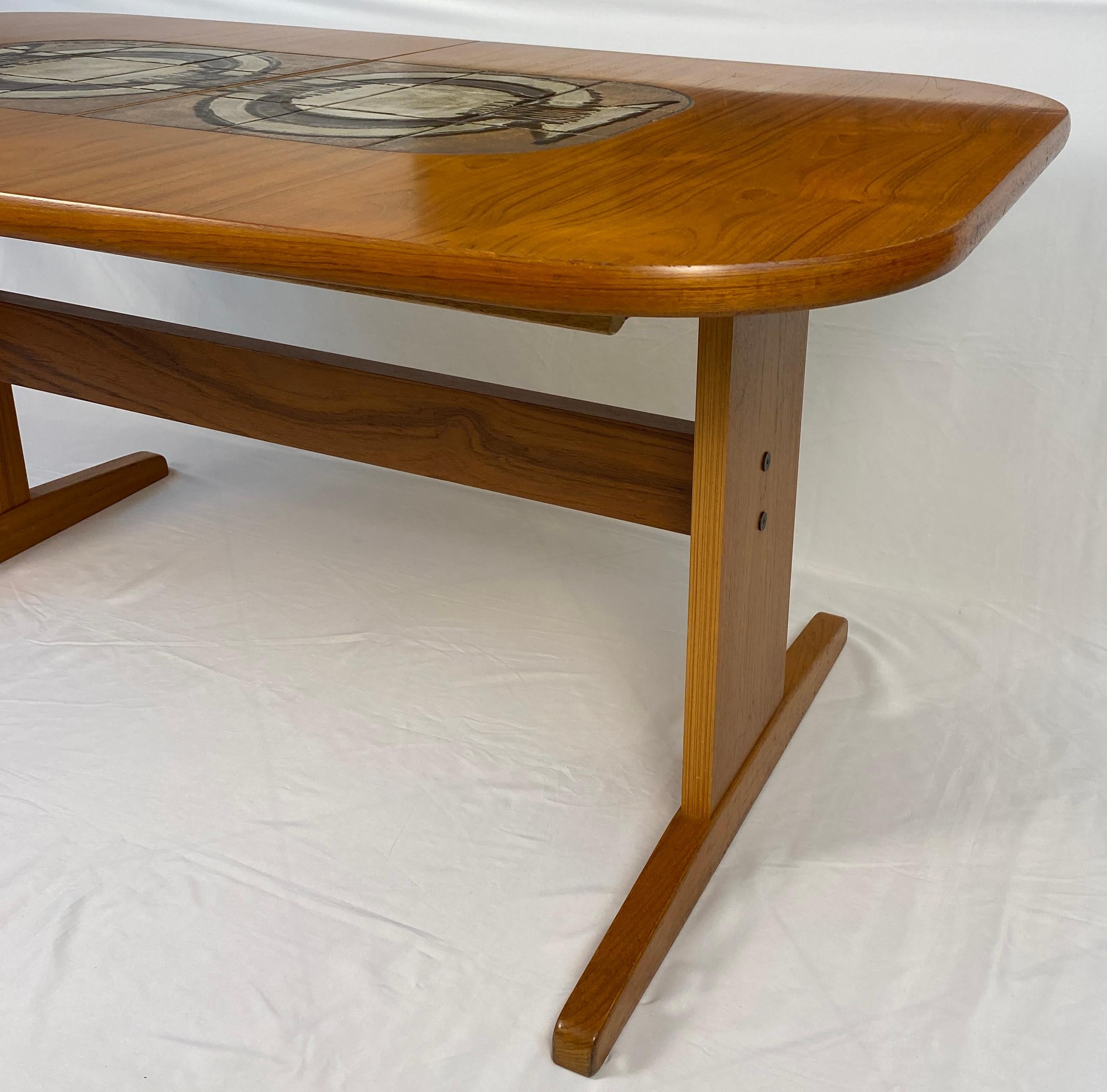 Large Mid-Century Extendable Danish Dining Table or MCM Teak Dining Table For Sale 6