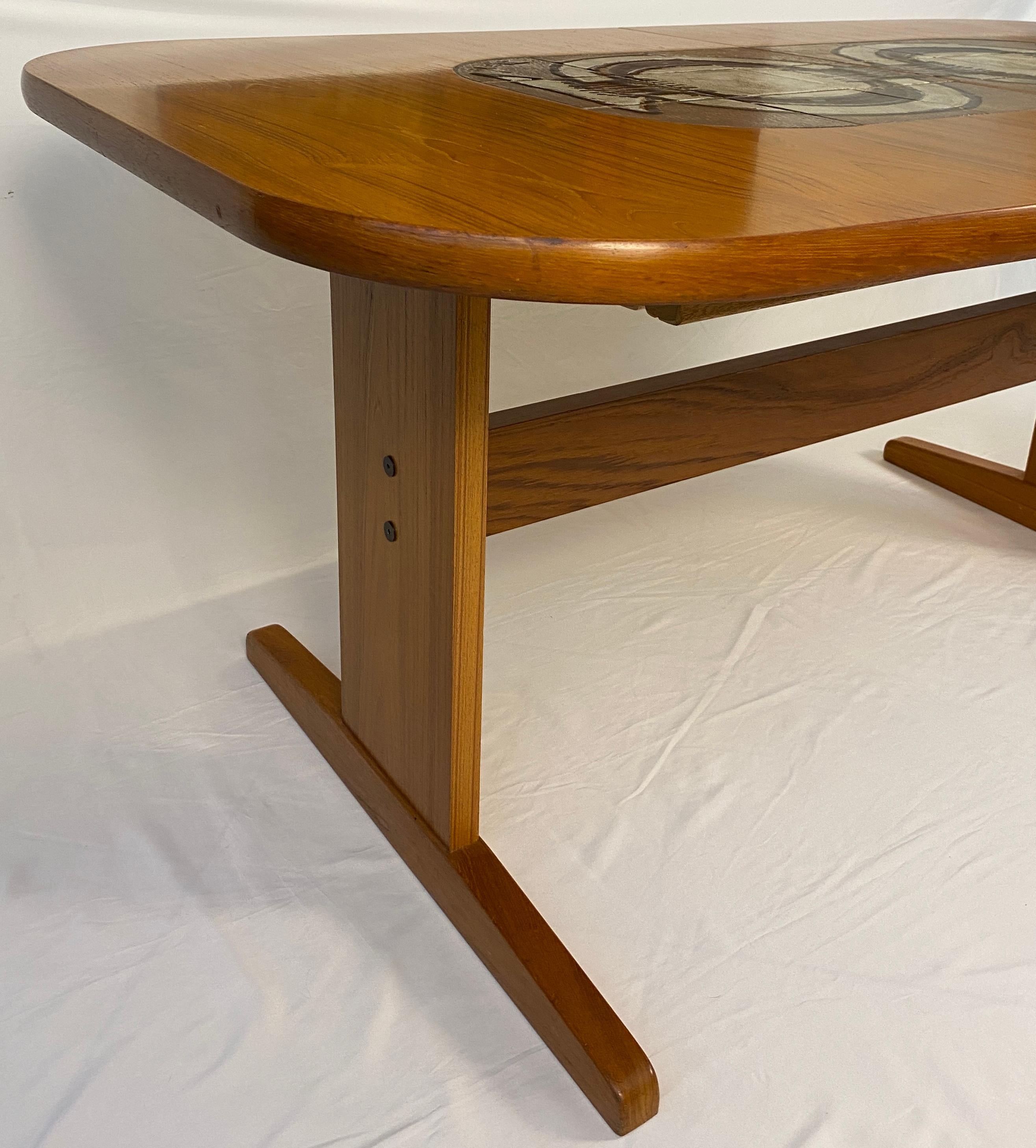 Large Mid-Century Extendable Danish Dining Table or MCM Teak Dining Table For Sale 7
