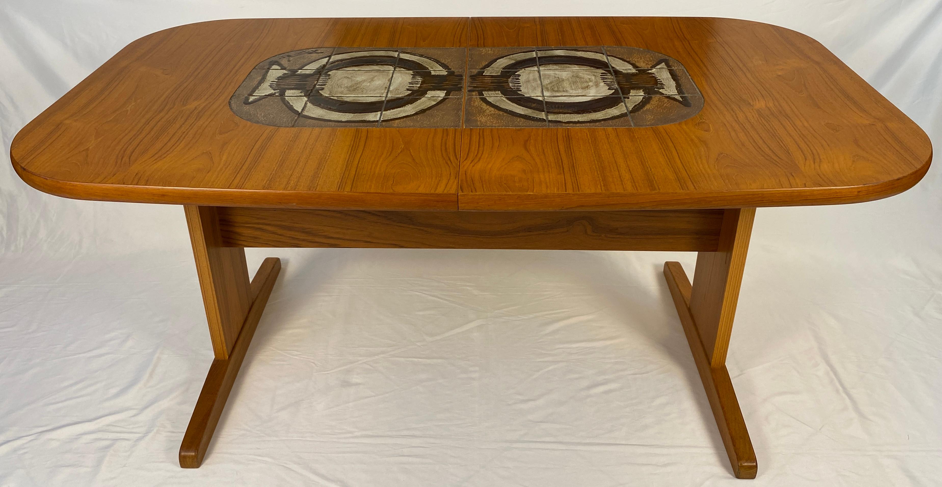 Large Mid-Century Extendable Danish Dining Table or MCM Teak Dining Table For Sale 11
