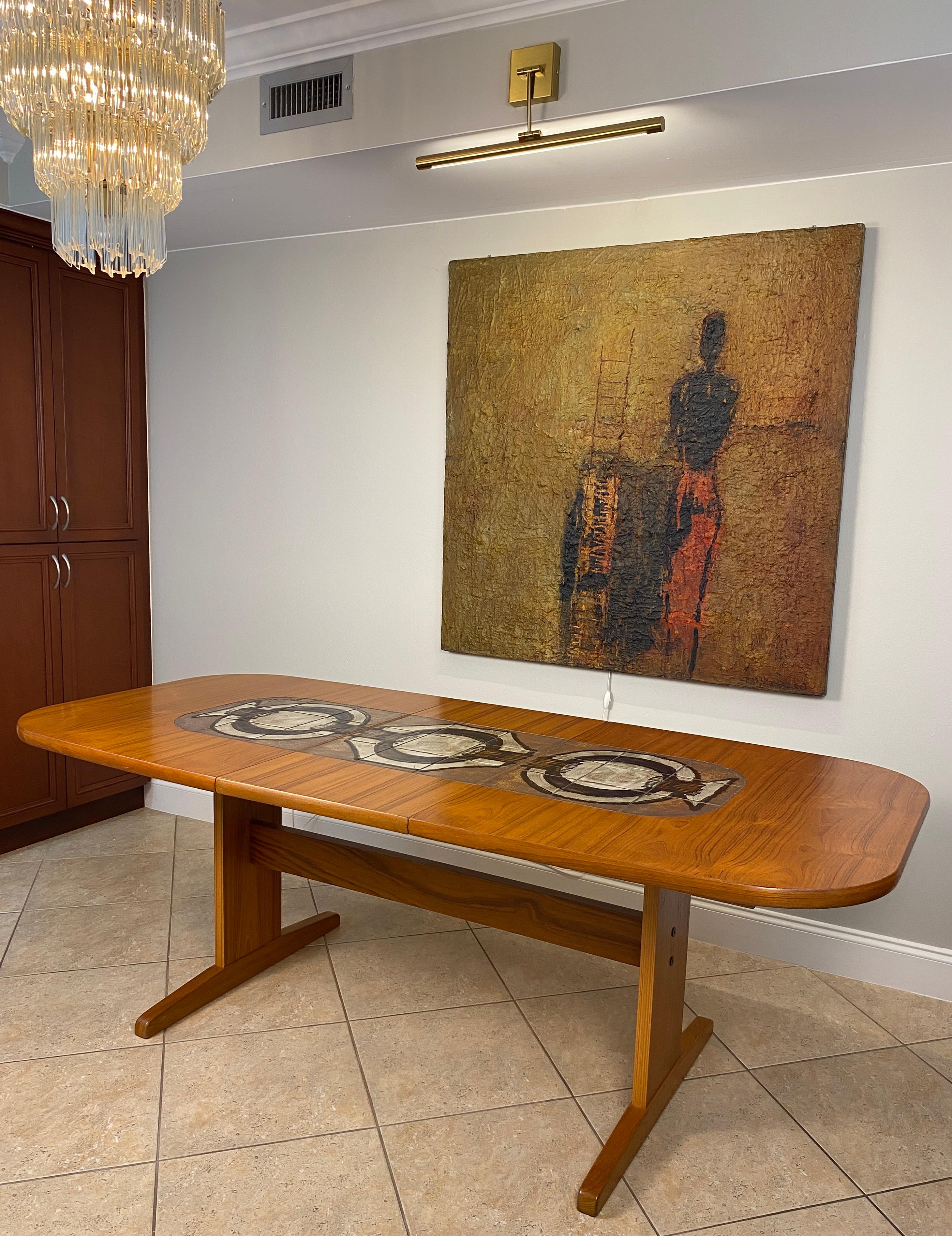 Large Mid-Century Extendable Danish Dining Table or MCM Teak Dining Table For Sale 2