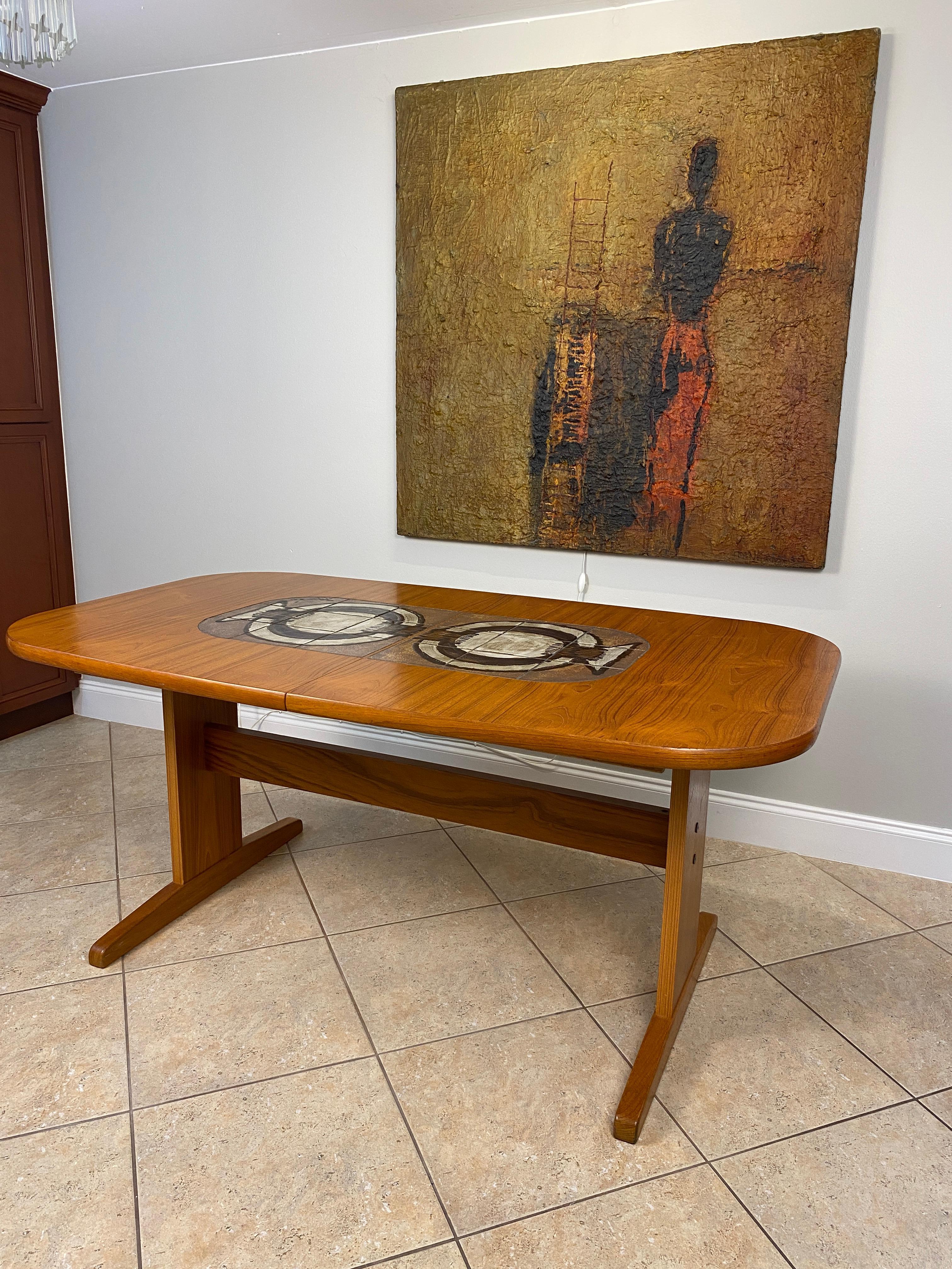 Large Mid-Century Extendable Danish Dining Table or MCM Teak Dining Table For Sale 3