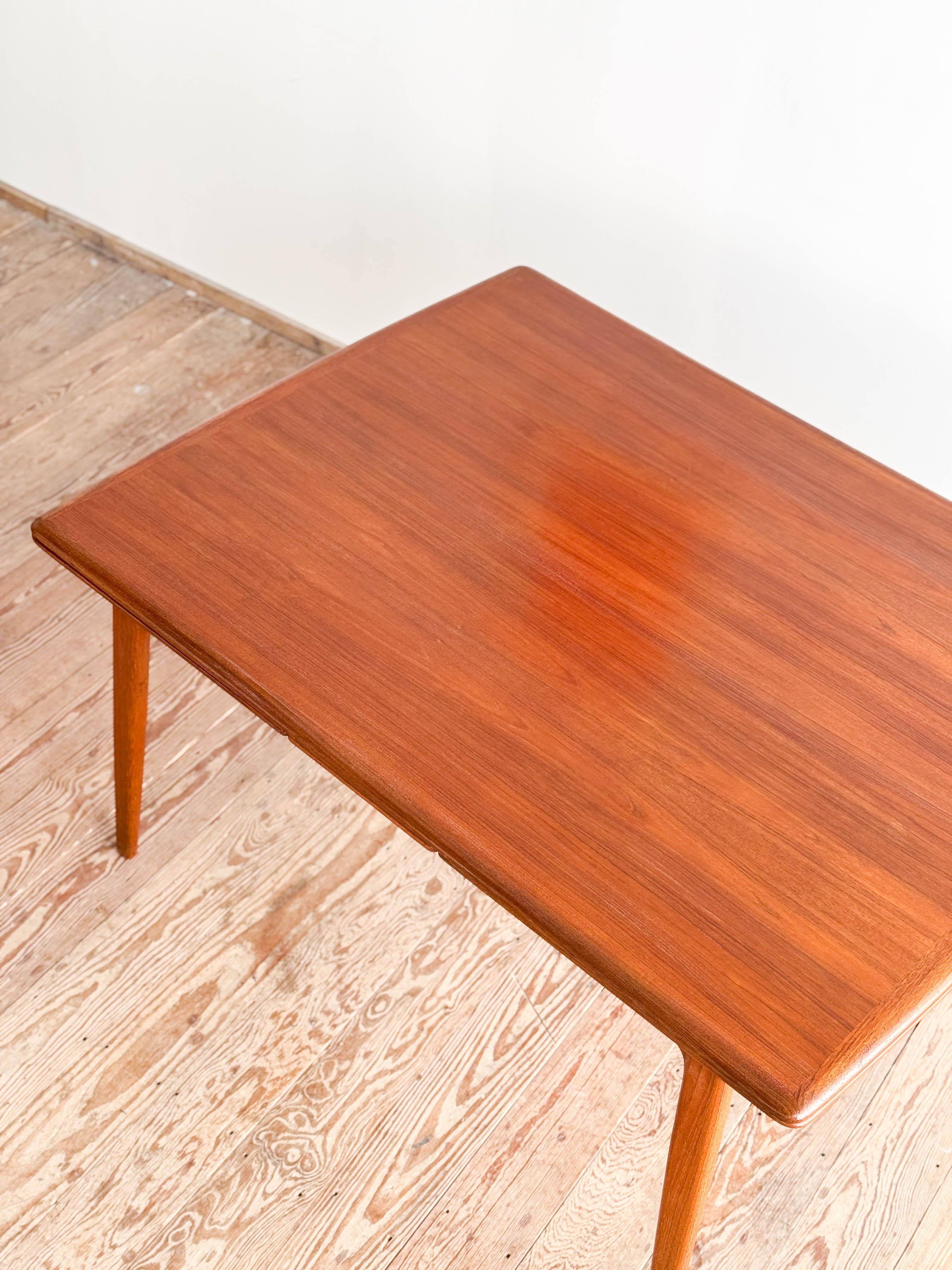 Large Extendable Mid-Century Teak Dining Table by Sven Aage Madsen For Sale 9
