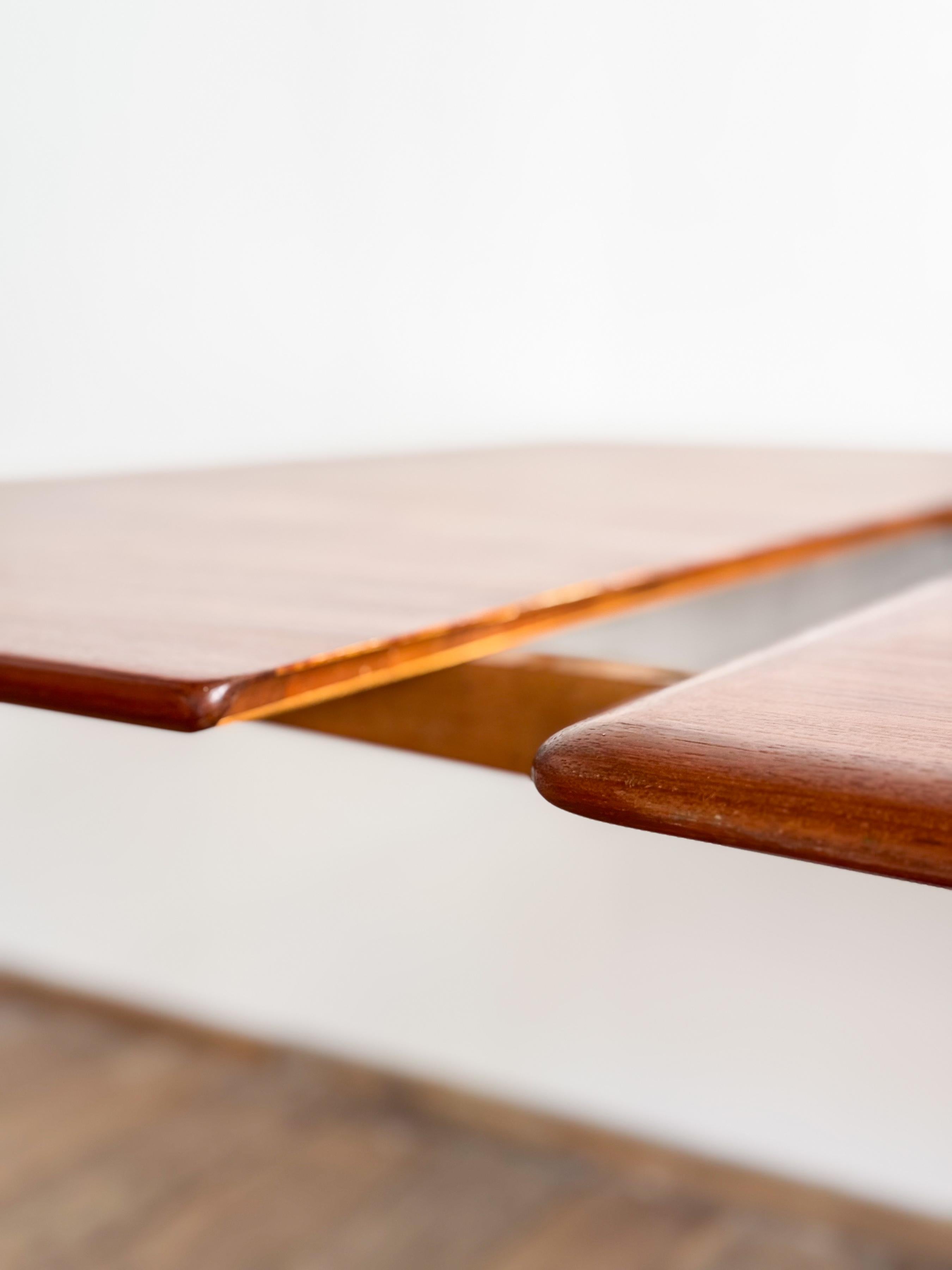 Large Extendable Mid-Century Teak Dining Table by Sven Aage Madsen For Sale 11