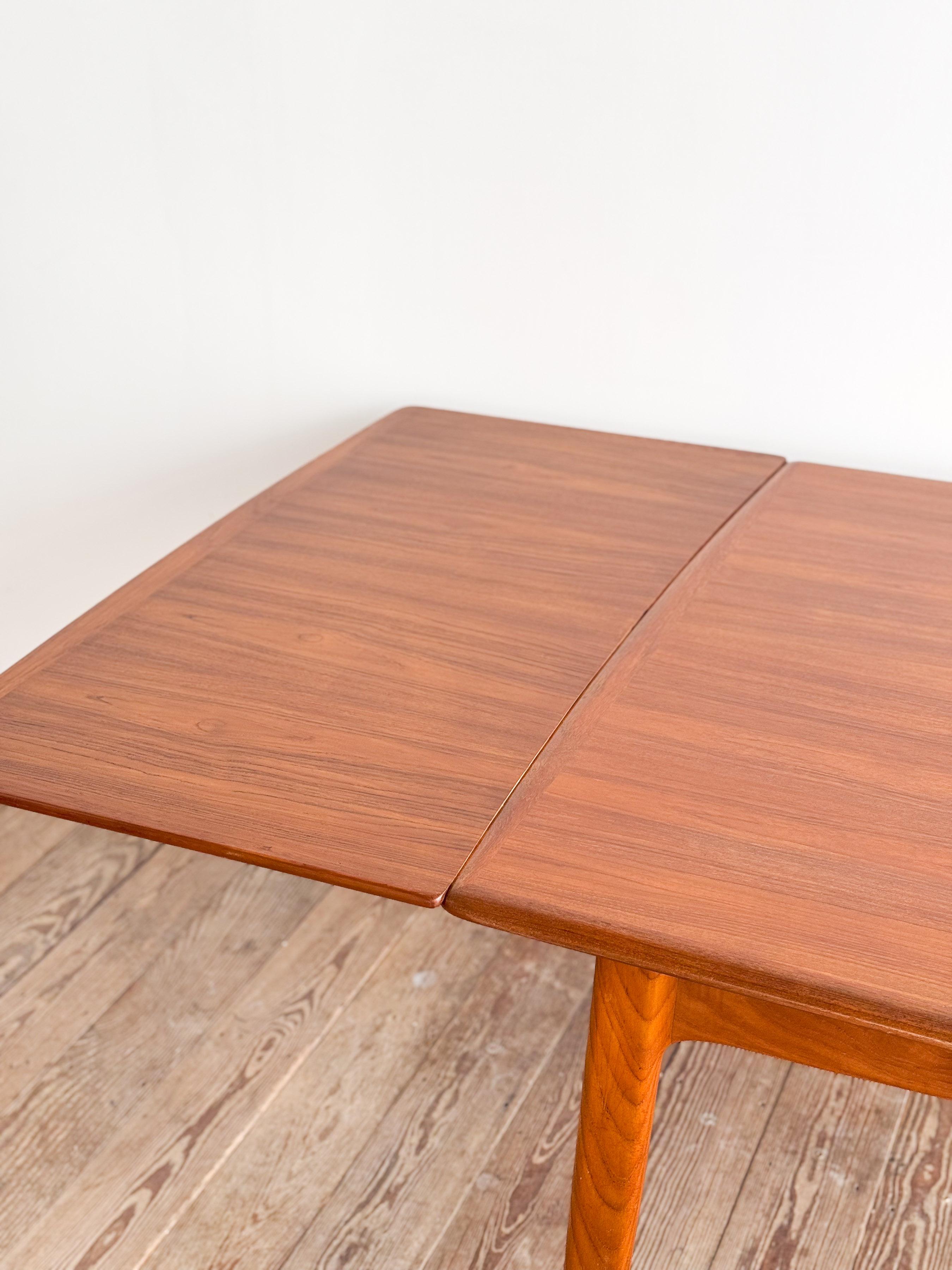 Large Extendable Mid-Century Teak Dining Table by Sven Aage Madsen For Sale 12
