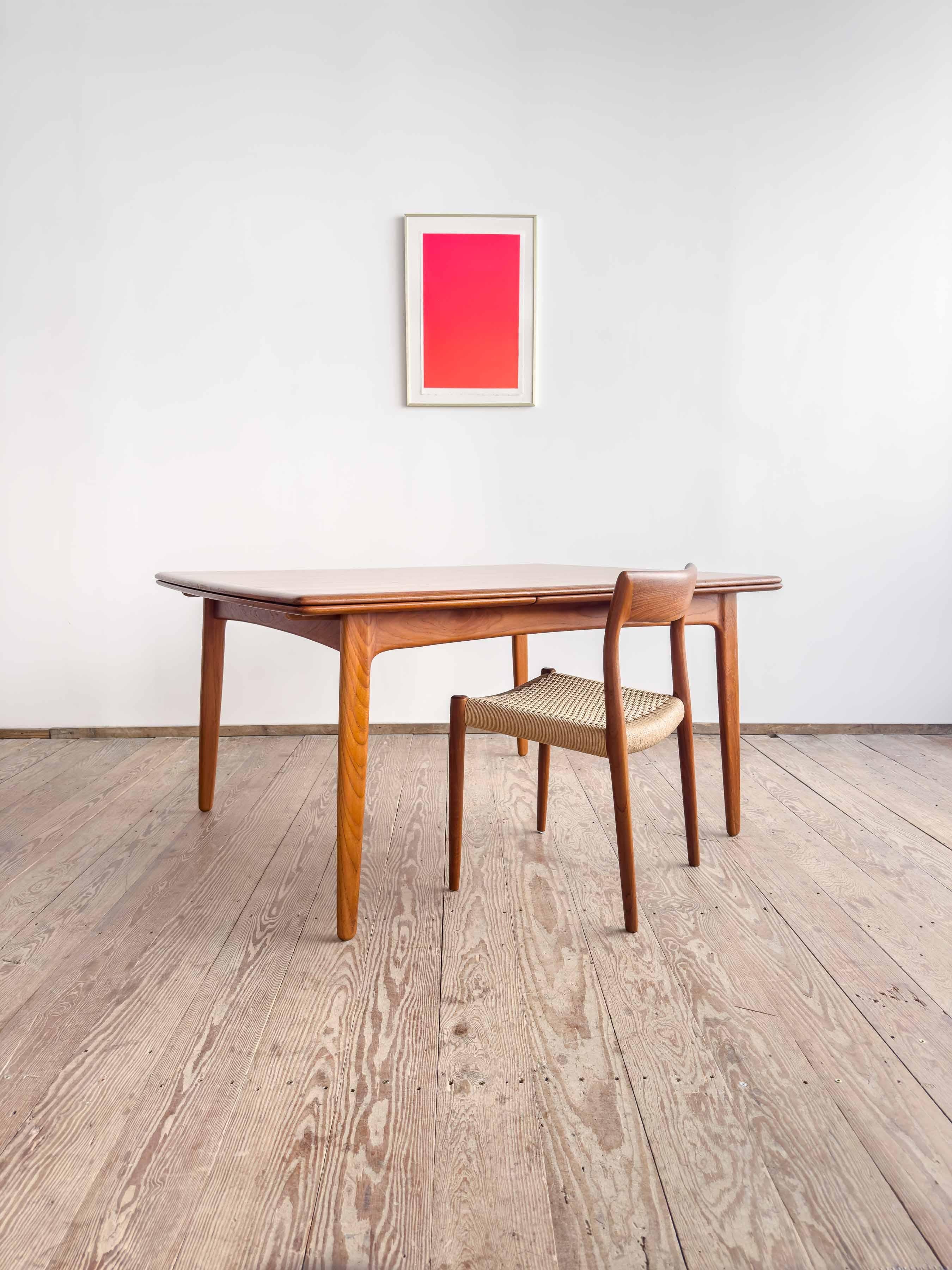 Large Extendable Mid-Century Teak Dining Table by Sven Aage Madsen In Good Condition For Sale In München, Bavaria