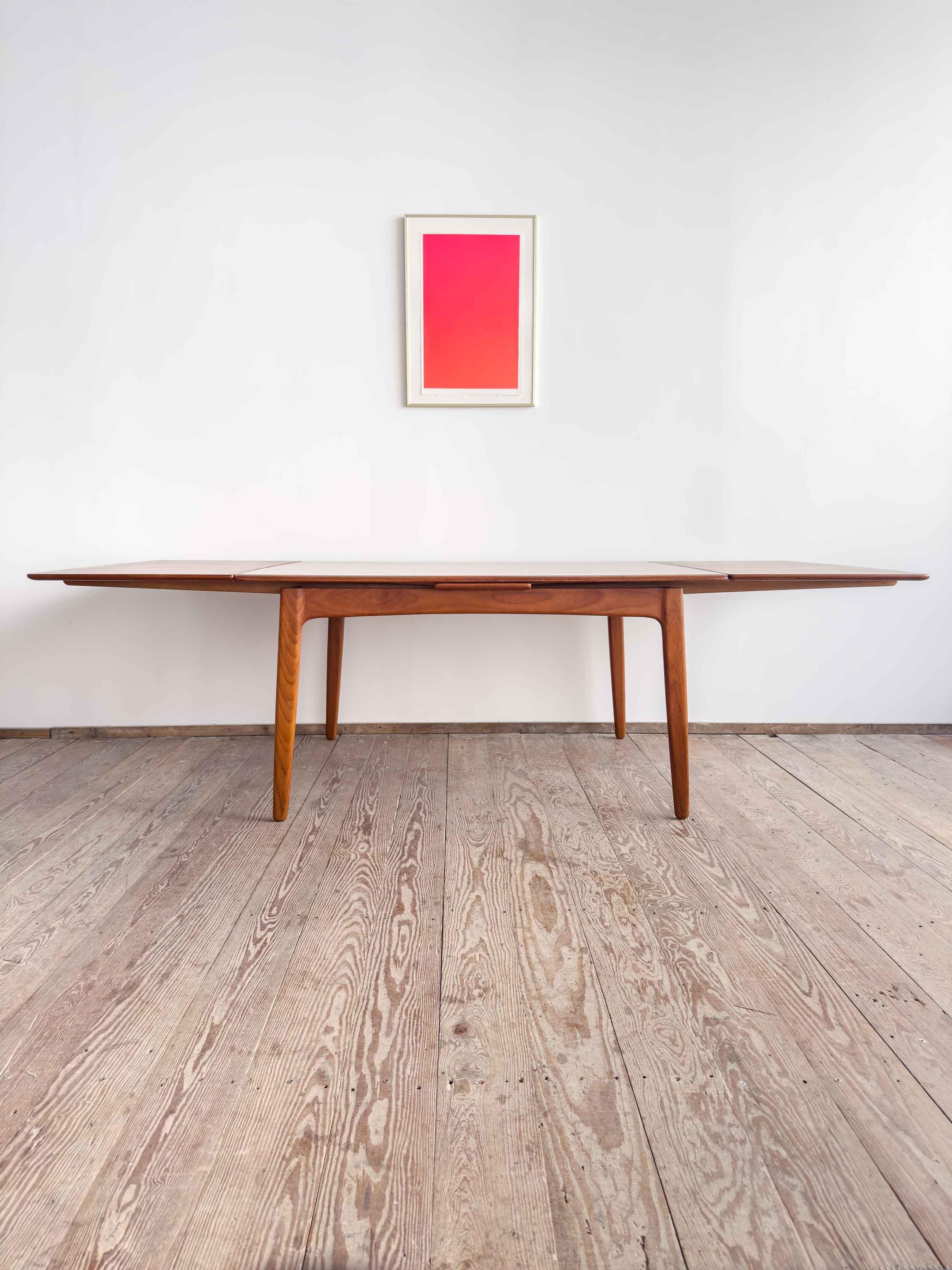 Large Extendable Mid-Century Teak Dining Table by Sven Aage Madsen For Sale 1