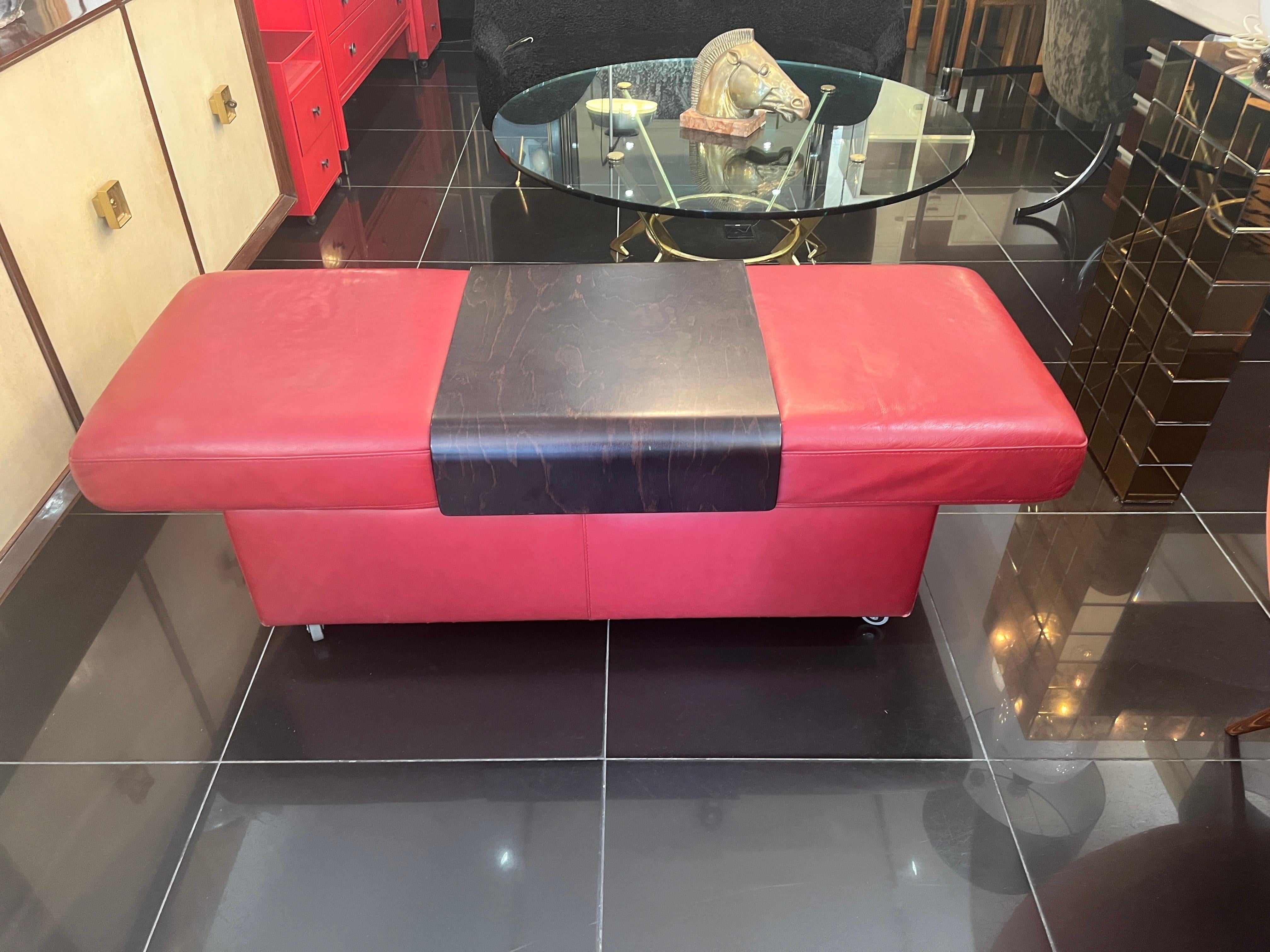 Late 20th Century Large Extendable Ottoman and Table in Red Nappa Leather For Sale