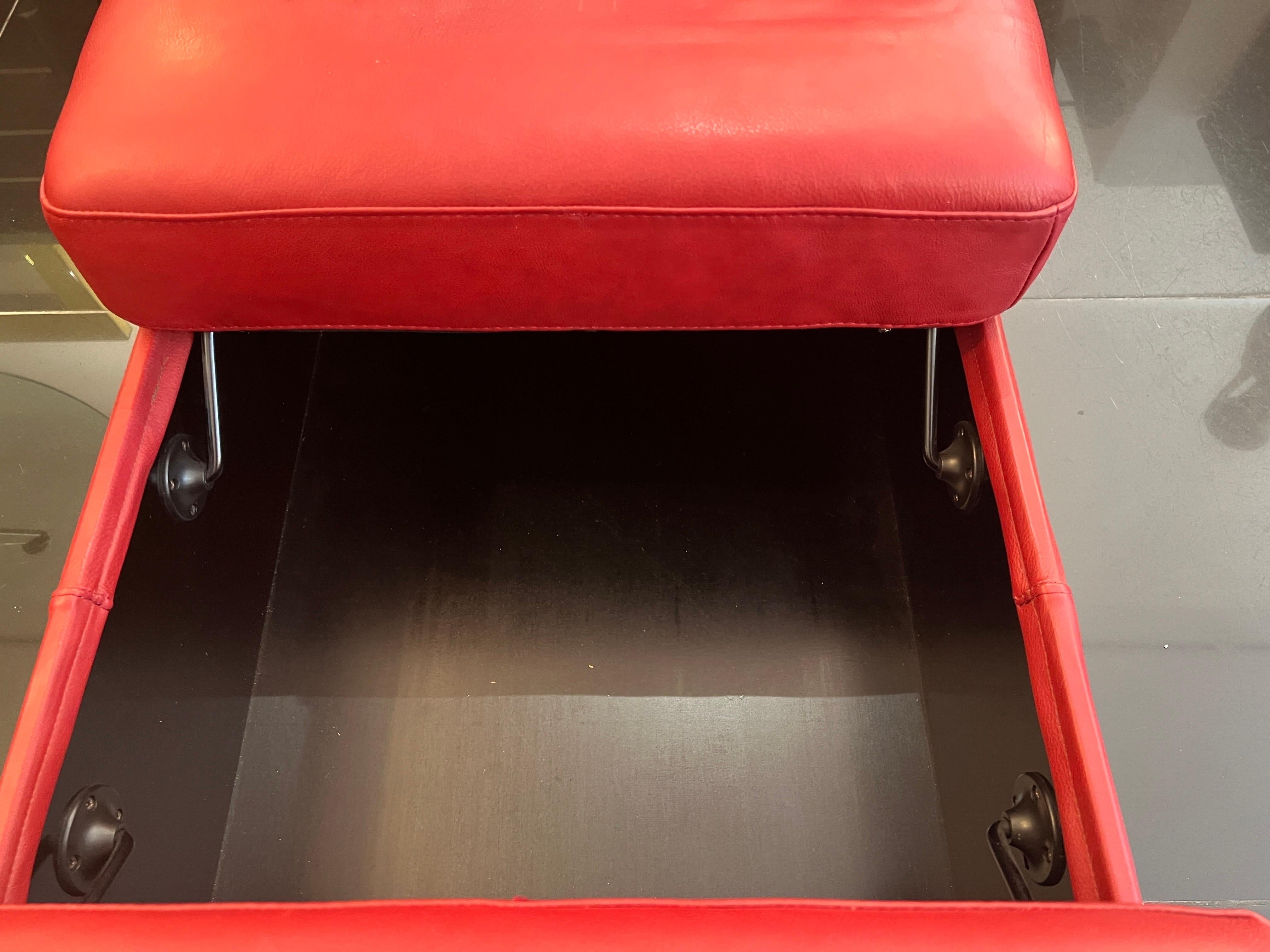 Large Extendable Ottoman and Table in Red Nappa Leather For Sale 2