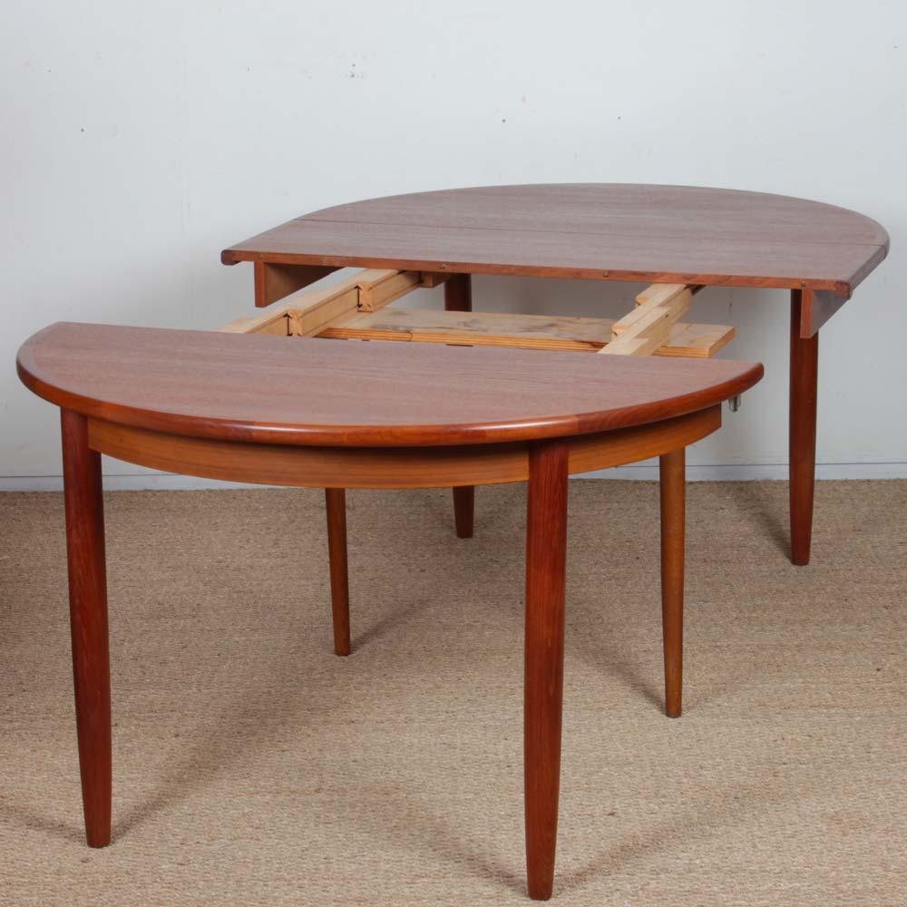 Large extendable round teak dining table, 1960 in vendita 1