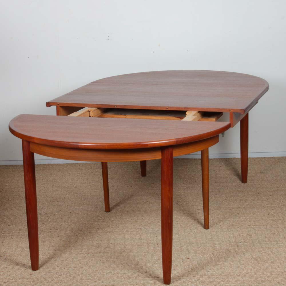 Large extendable round teak dining table, 1960 in vendita 2