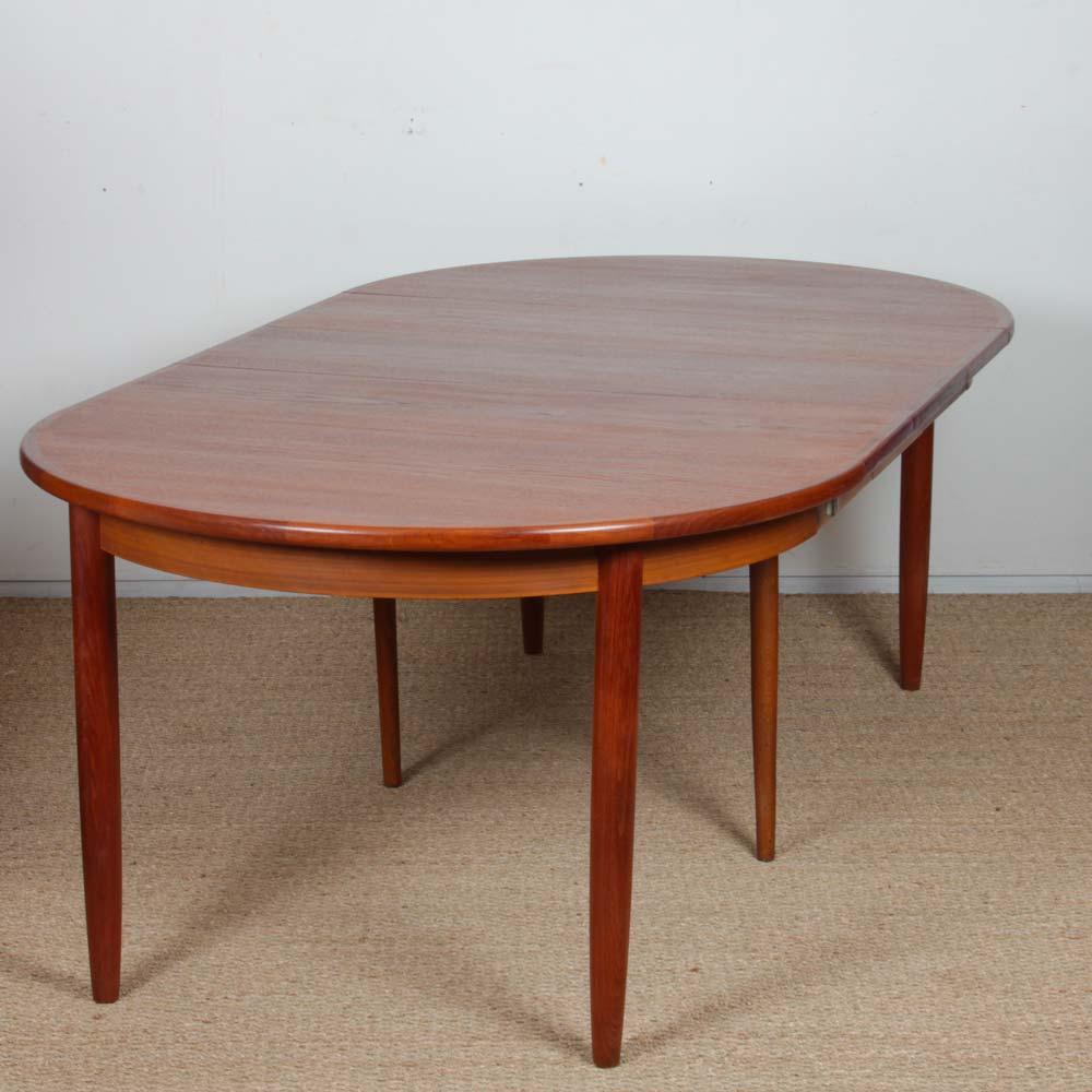 Large extendable round teak dining table, 1960 in vendita 3