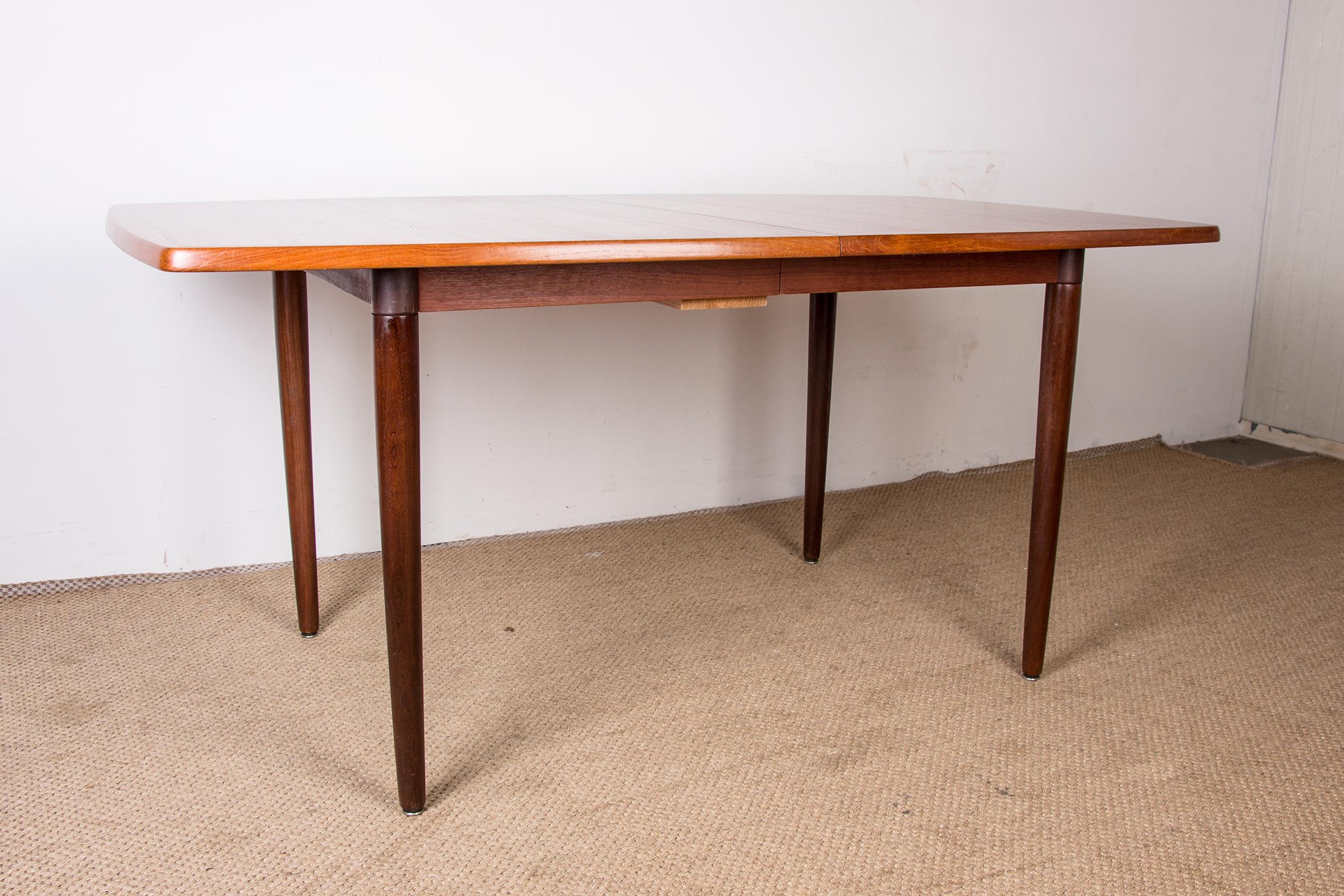 Large Extendable Scandinavian Teak Dining Table by Alf Aarseth for Gustav Bahus In Good Condition In JOINVILLE-LE-PONT, FR
