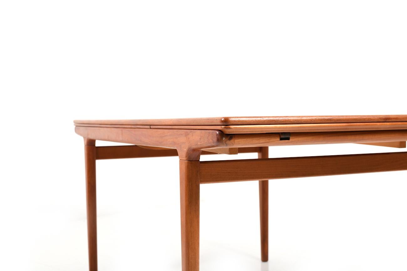 20th Century Large Extendable Teak Dining Table by Johannes Andersen for Uldum Møbelfabrik For Sale
