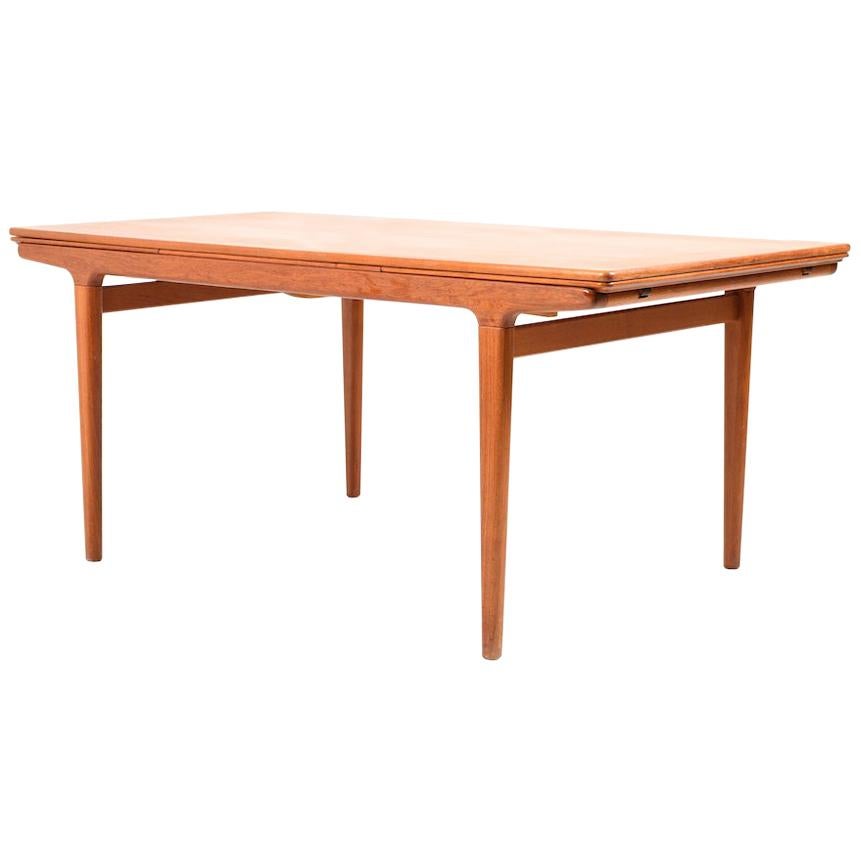 Large Extendable Teak Dining Table by Johannes Andersen for Uldum Møbelfabrik For Sale