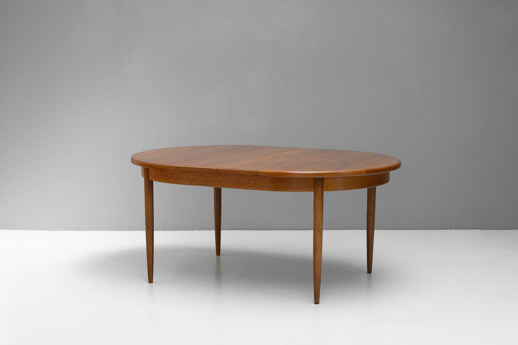 Large extending G-Plan dining table from the Fresco range. Re-finished and in great condition. As always the interior leaf is a slightly different shade, as shown in the images. U.K circa 1960.

H 73cm x W 163/209cm x D 112cm