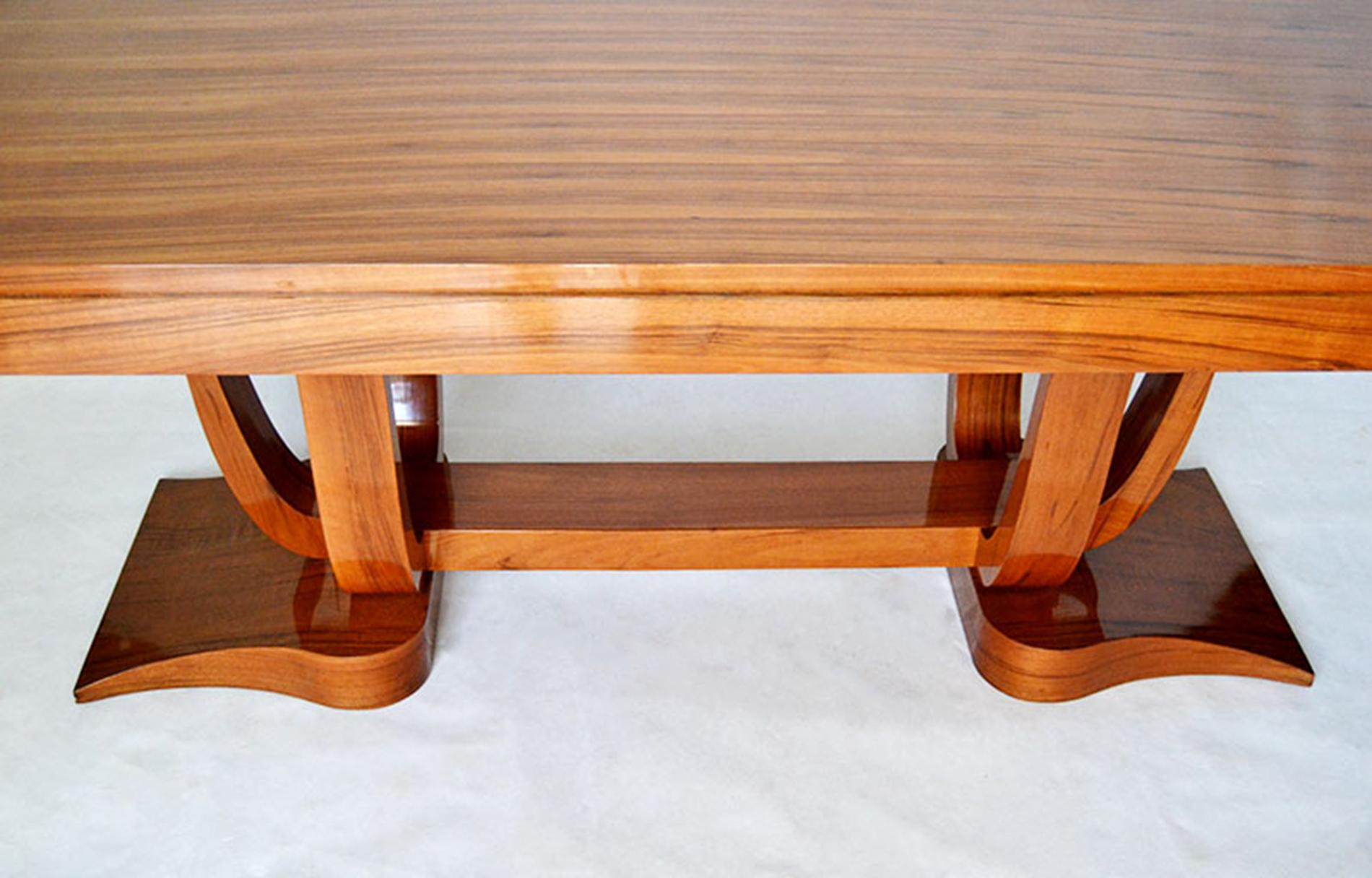 Mid-Century Modern Large Extensible Art Deco Table in French Walnut Wood, 1930s, France For Sale
