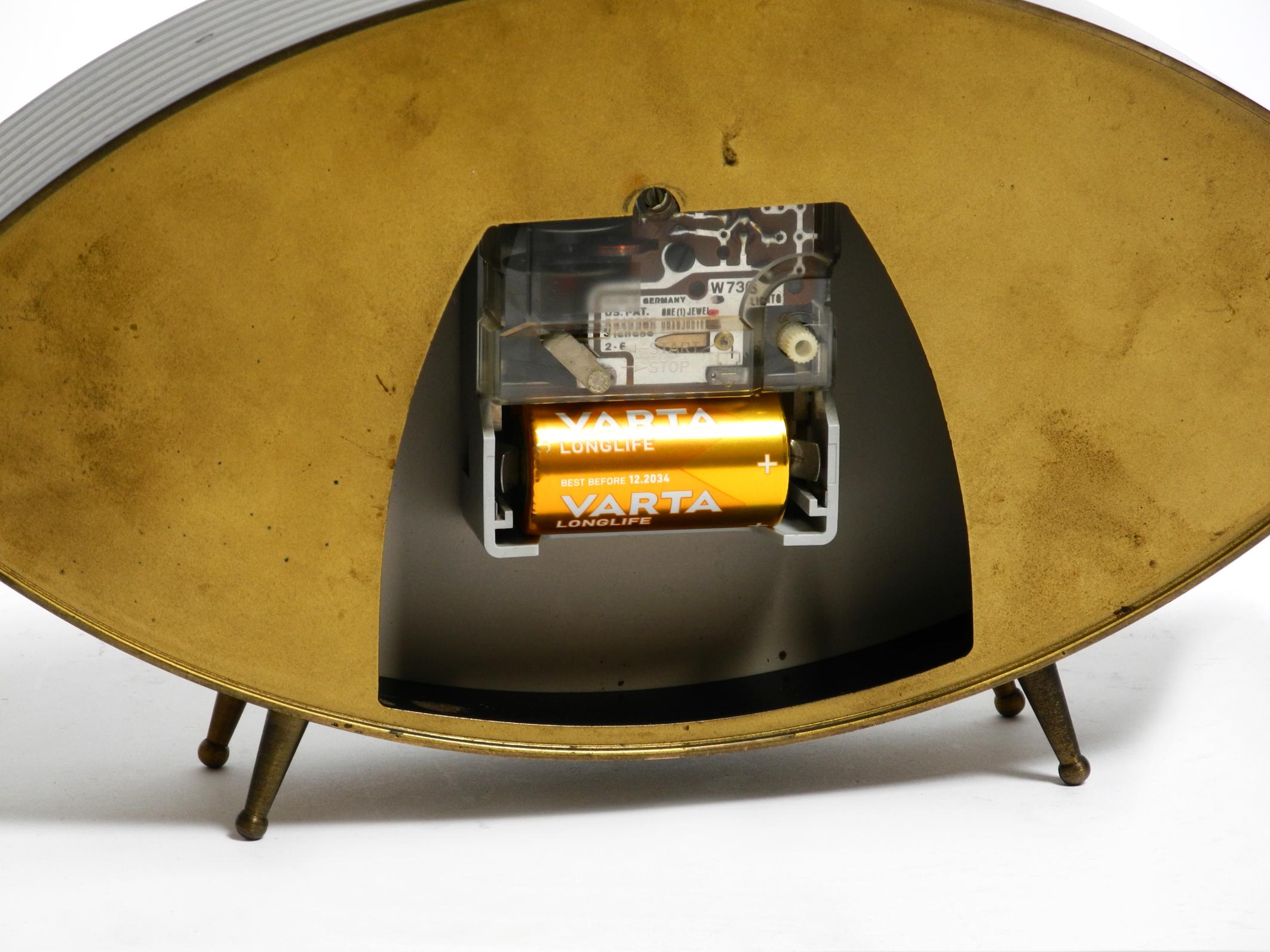 Große außergewöhnliche Mid-Century-Modern-Tischuhr aus Messing von Atlanta Electric im Angebot 4