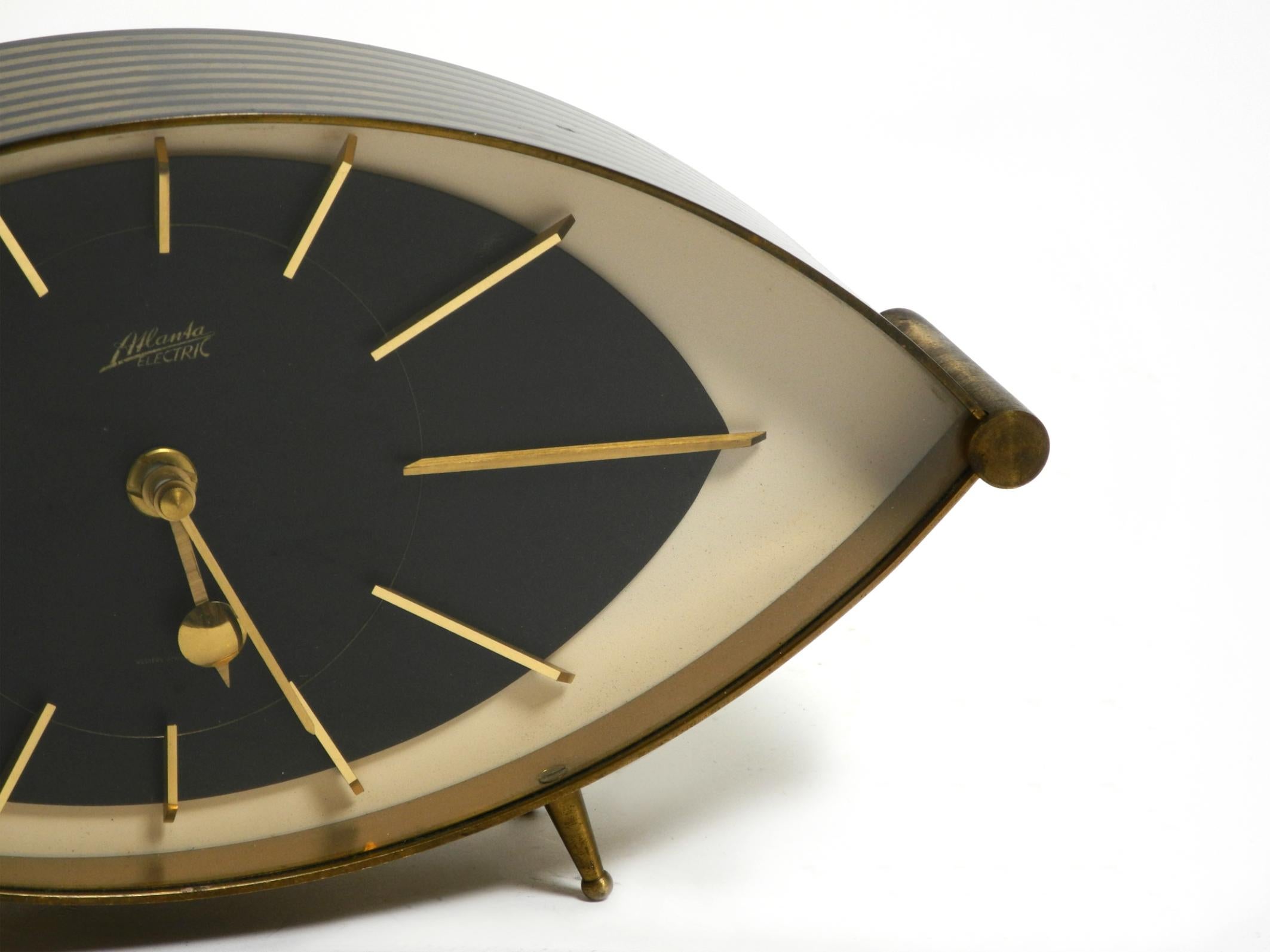 Große außergewöhnliche Mid-Century-Modern-Tischuhr aus Messing von Atlanta Electric im Angebot 10