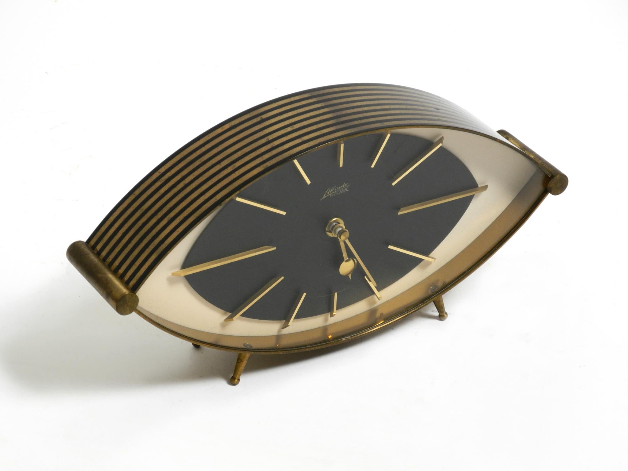 Große außergewöhnliche Mid-Century-Modern-Tischuhr aus Messing von Atlanta Electric (Mitte des 20. Jahrhunderts) im Angebot