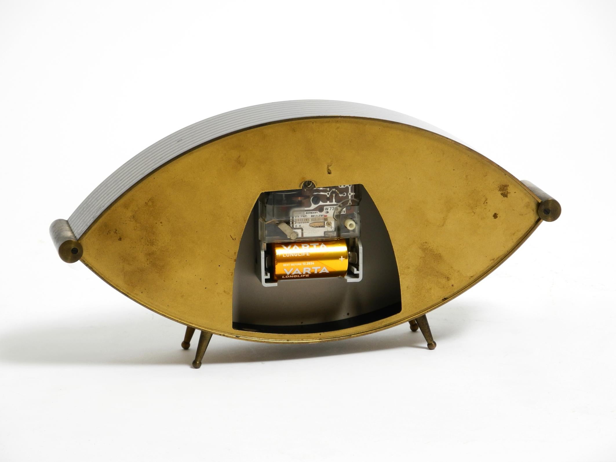 Große außergewöhnliche Mid-Century-Modern-Tischuhr aus Messing von Atlanta Electric im Angebot 3