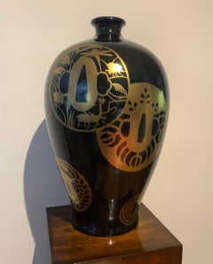 Grand vase en porcelaine noire et or « Tsubas » de Fabienne Jouvin, Paris