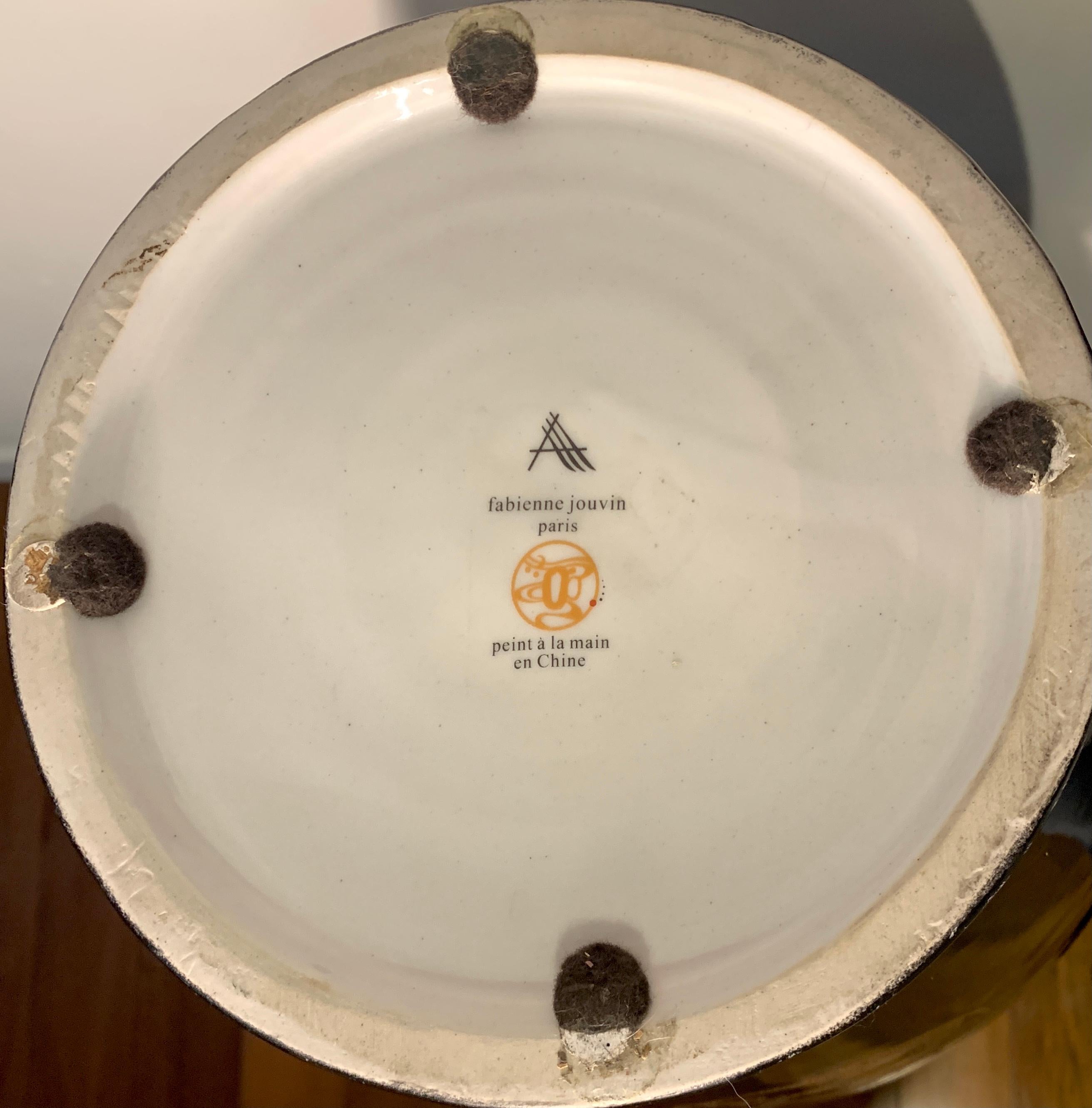 Chinois Grand vase en porcelaine noire et or « Tsubas » de Fabienne Jouvin, Paris en vente