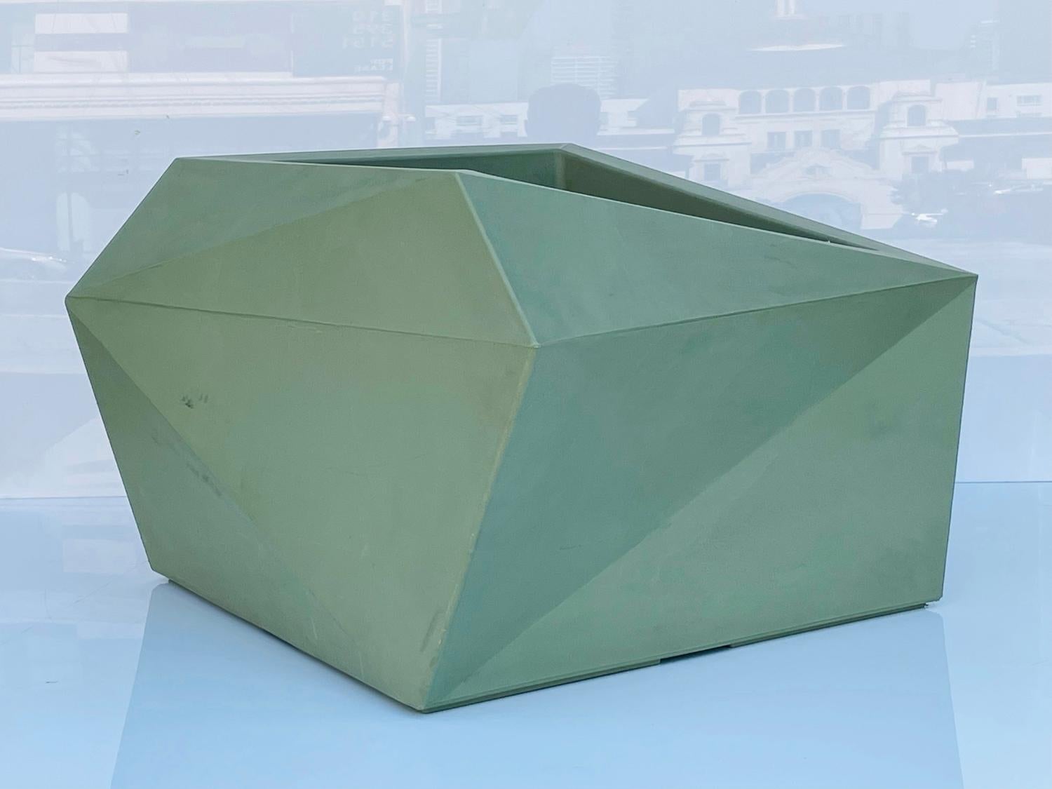 Large Faceted Planter In Good Condition In Los Angeles, CA
