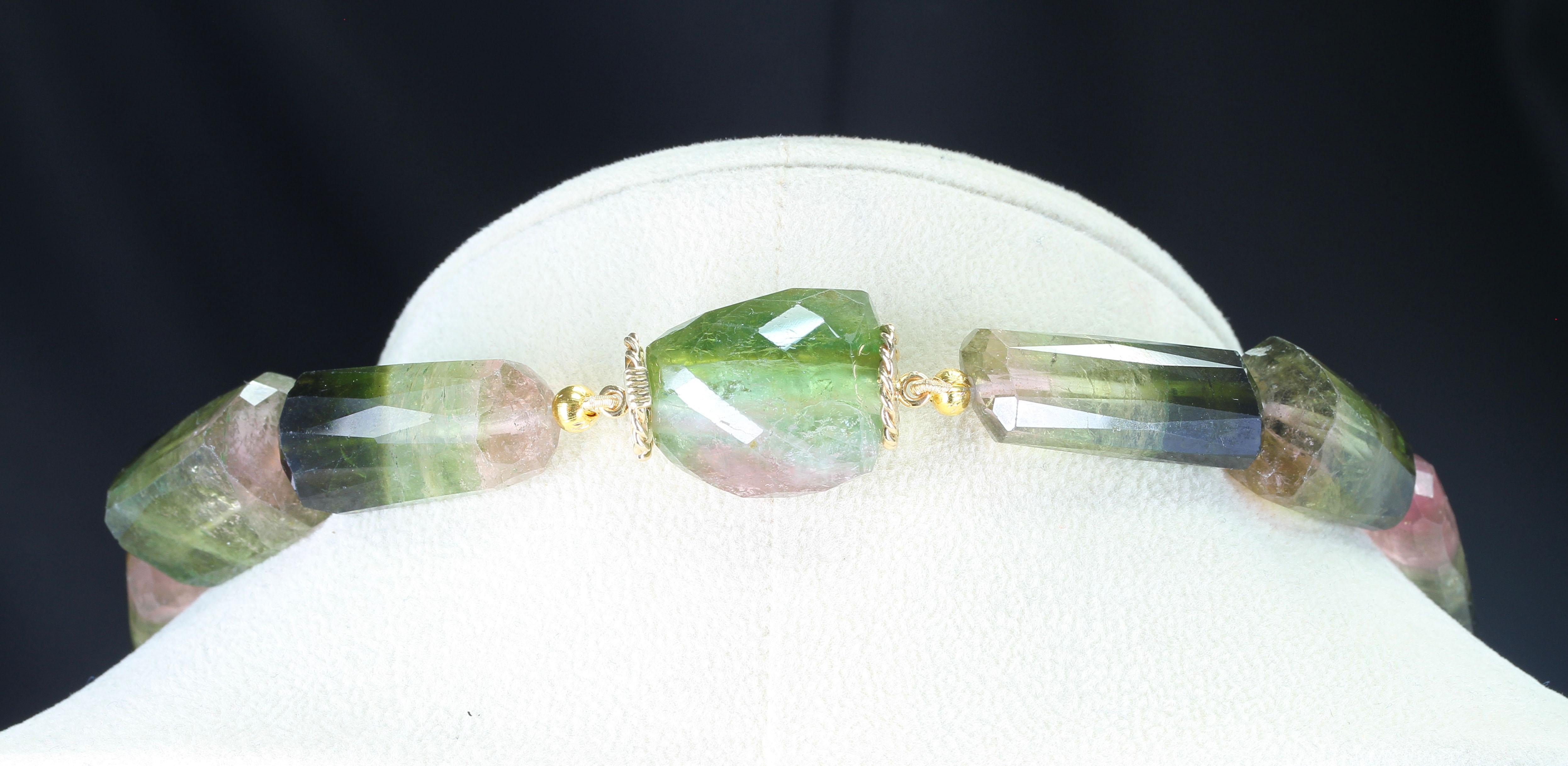 Perle Grandes perles rectangulaires bicolores facettées avec fermoir en tourmaline en vente