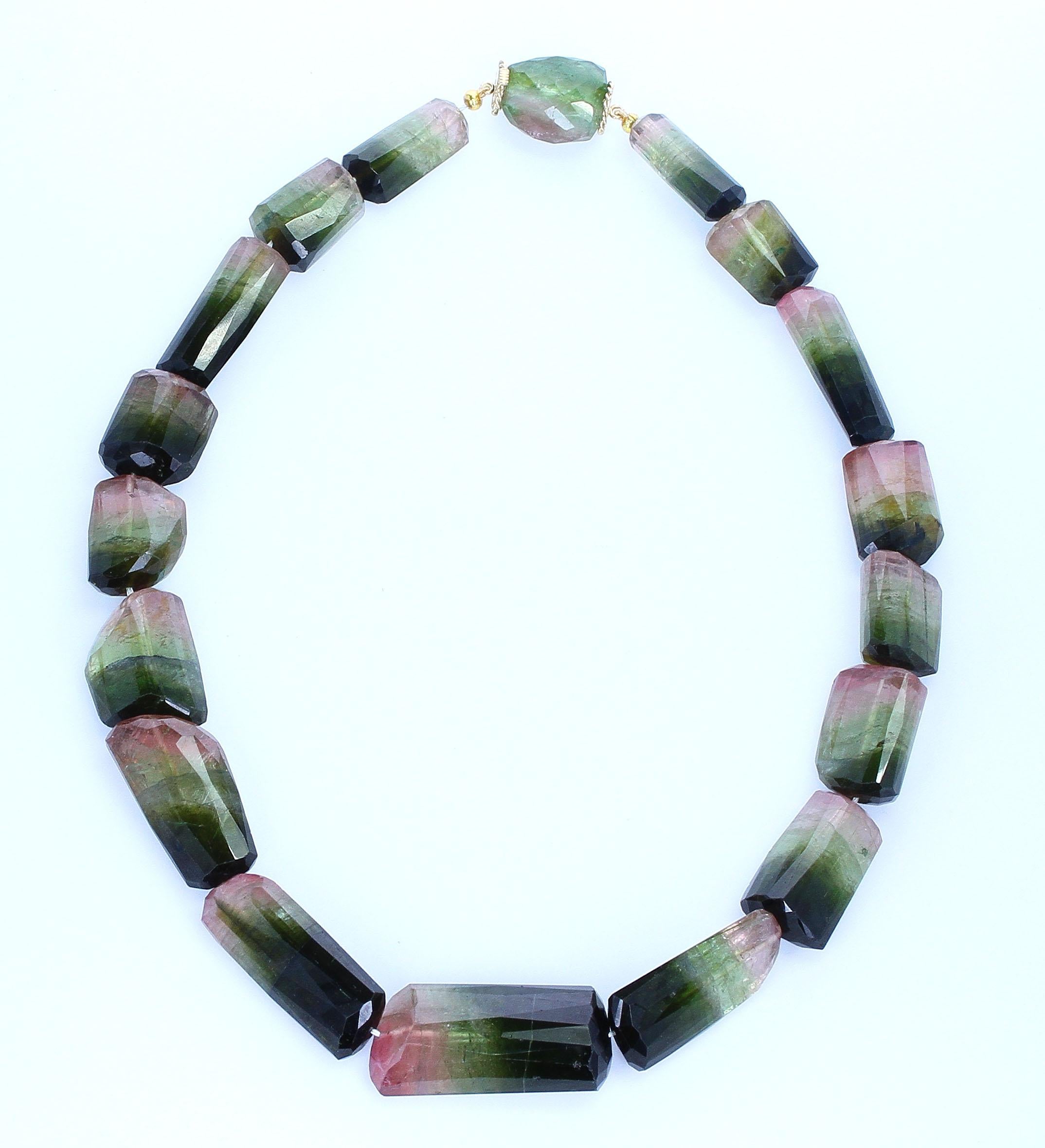 Grandes perles rectangulaires bicolores facettées avec fermoir en tourmaline Excellent état - En vente à New York, NY