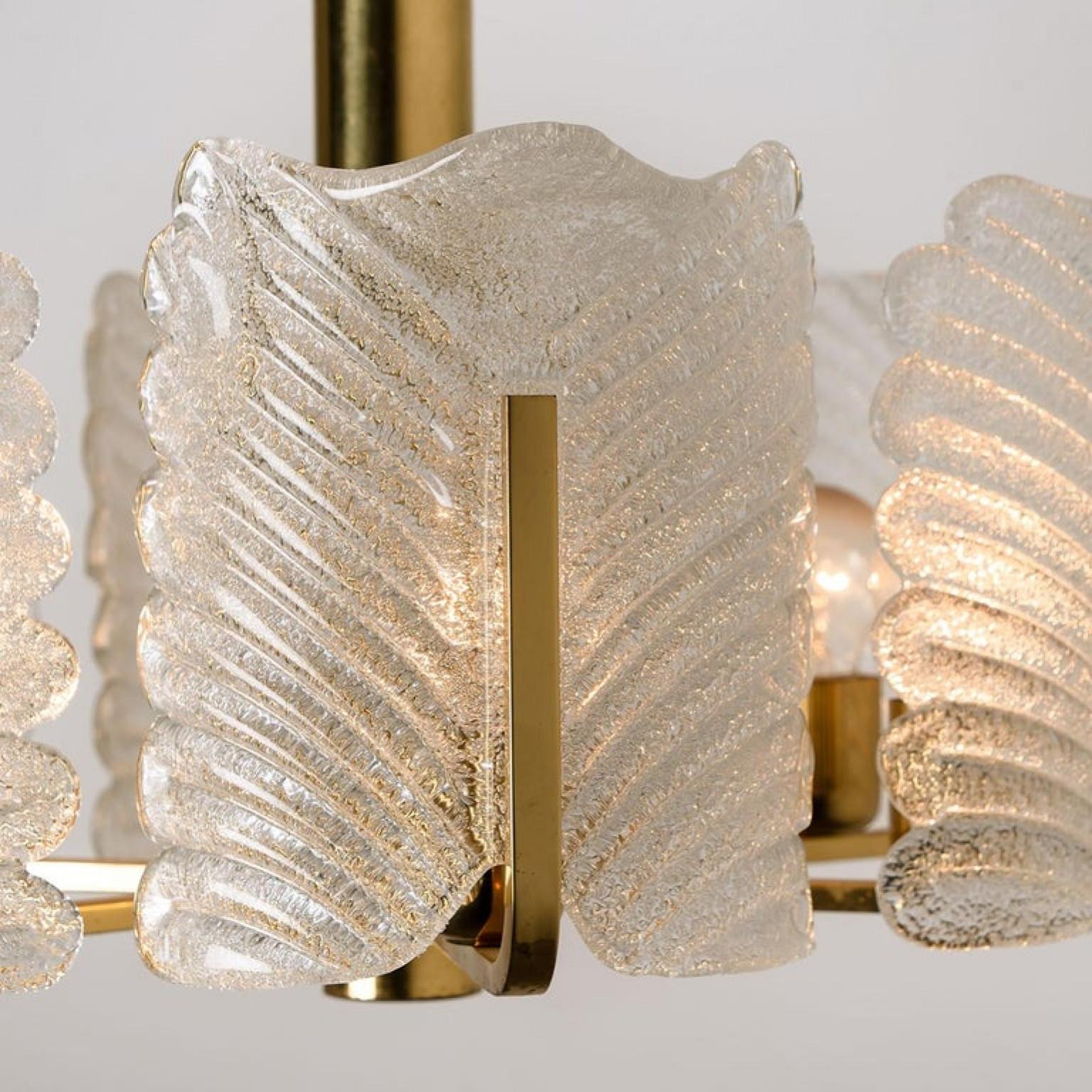 XX secolo Grande lampadario in ottone con foglie di vetro Fagerlund di Orrefors, anni '60 in vendita