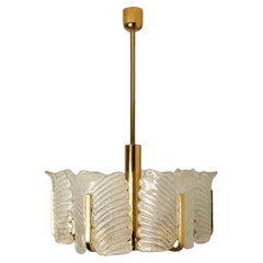 Grande lampadario in ottone con foglie di vetro Fagerlund di Orrefors, anni '60