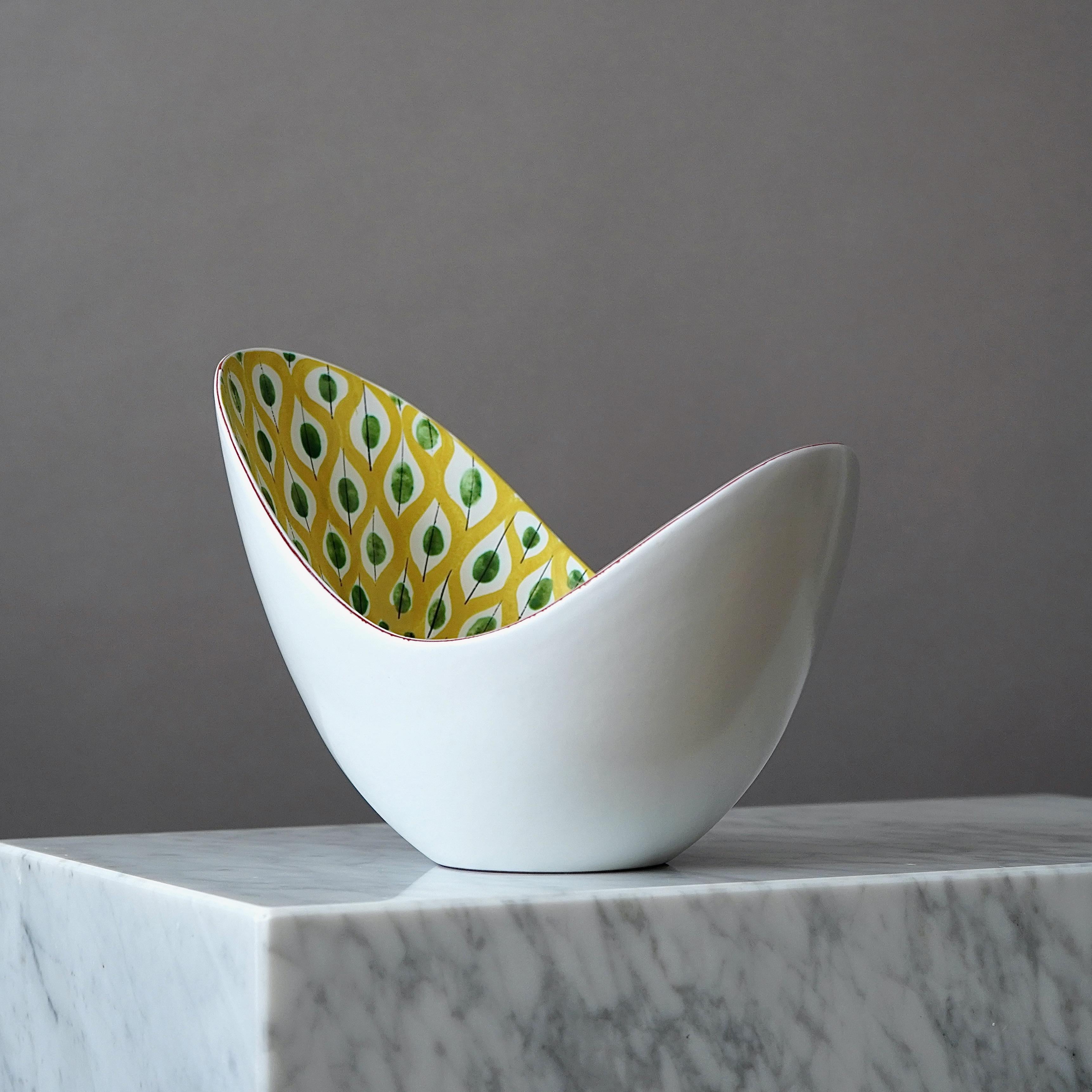 Large Faience Bowl by Stig Lindberg for Gustavsberg Studio, Sweden, 1950s In Good Condition For Sale In Malmö, SE