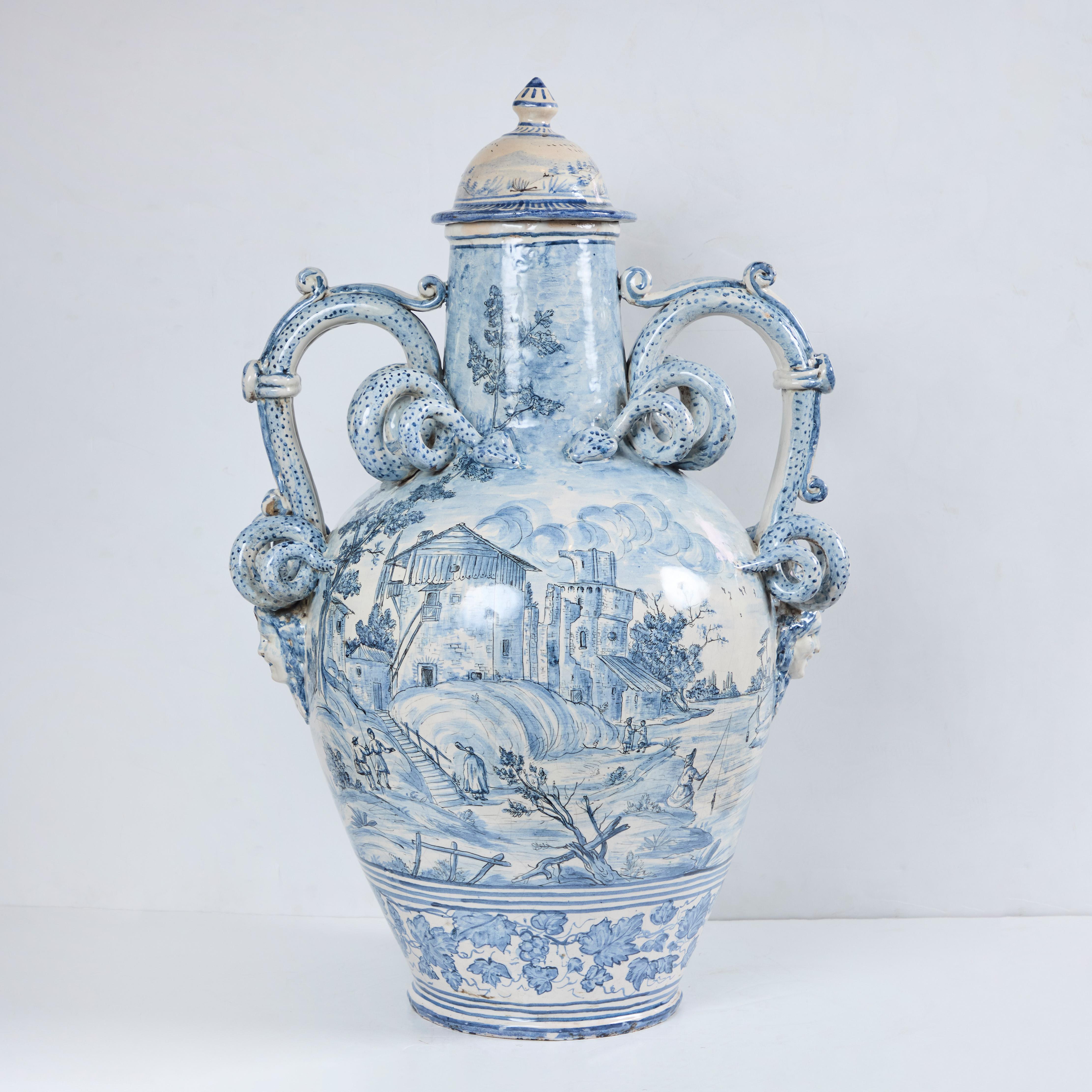 Grande vaso da vino coperto in faience in vendita 3
