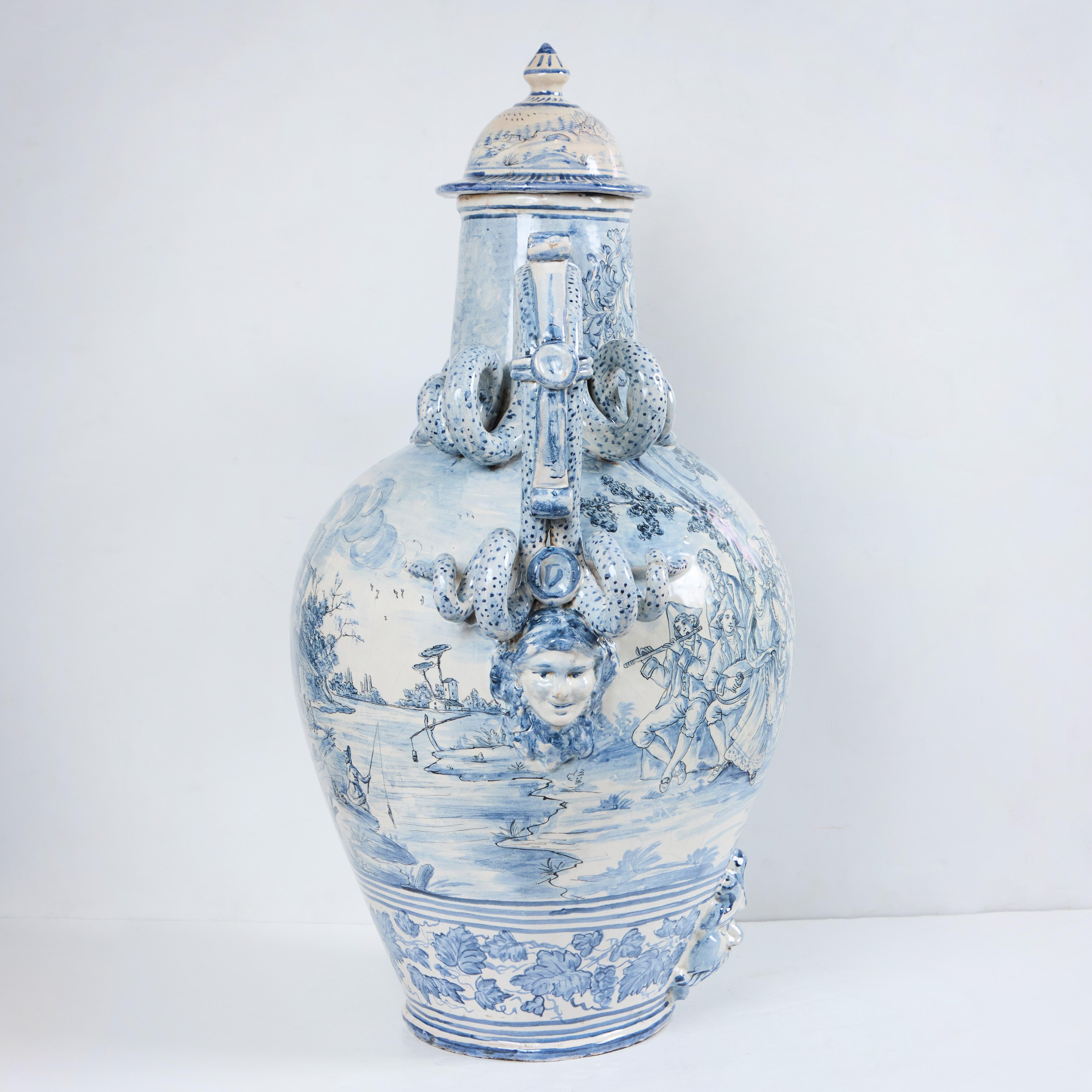 Grande vaso da vino coperto in faience in vendita 4