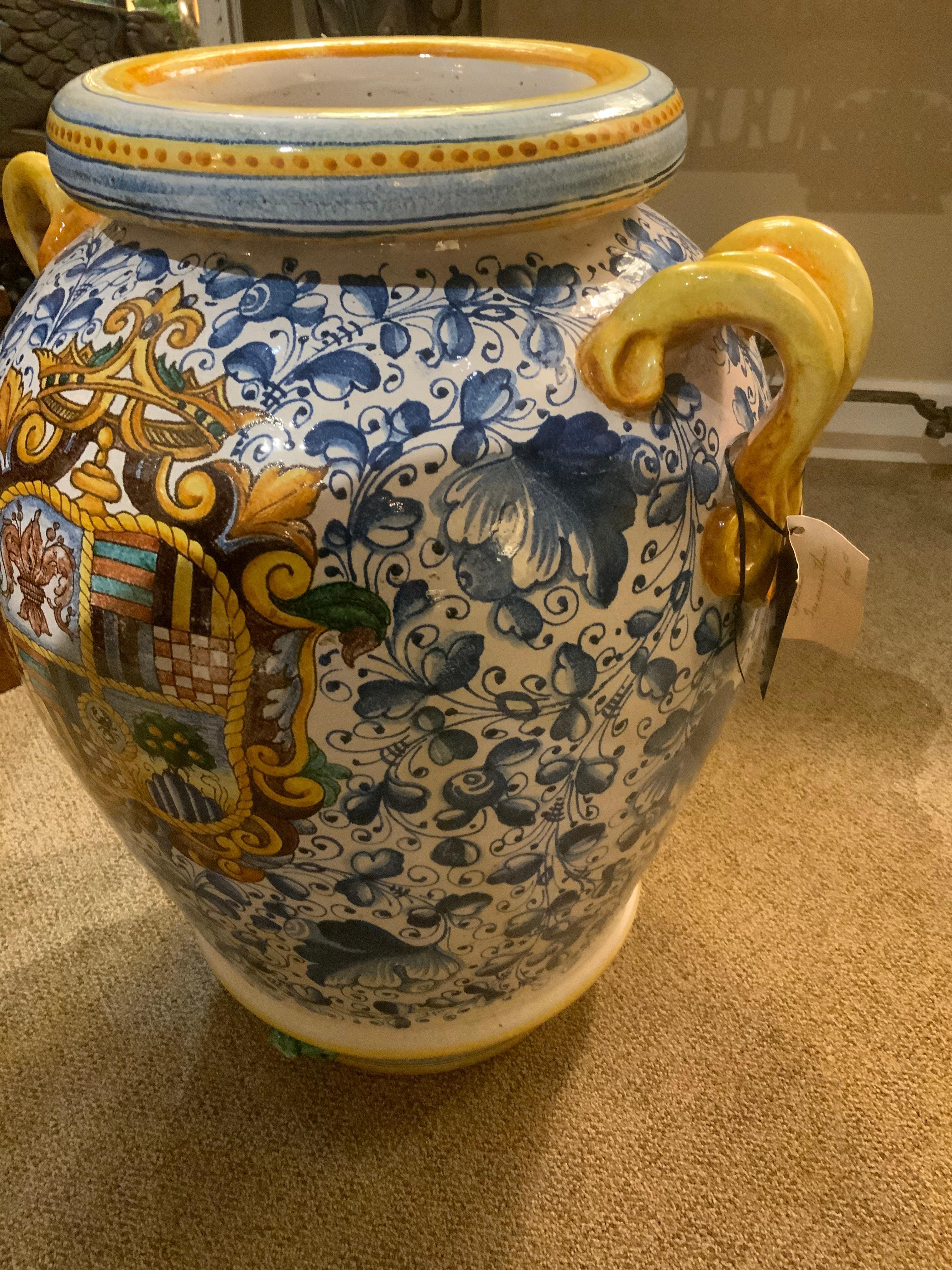 Français Grand vase en faïence, style Renaissance, 19ème siècle en vente