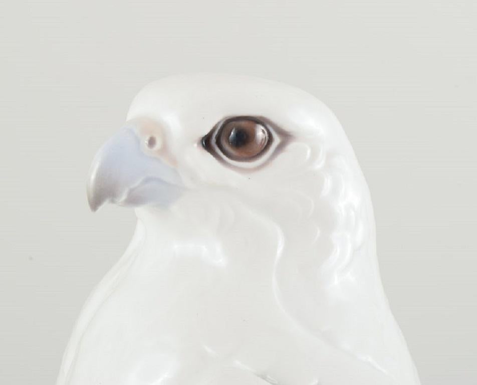 Large Falcon, Porcelain Figure, Dahl Jensen for Bing & Grondahl In Excellent Condition For Sale In Copenhagen, DK