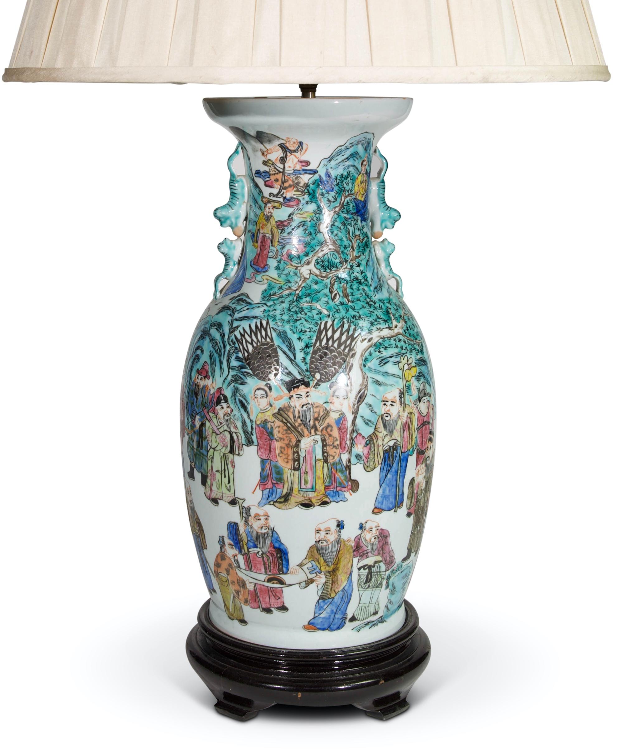 Smaltato Grande lampada da tavolo antica cinese Famille Verte del XX secolo in vendita