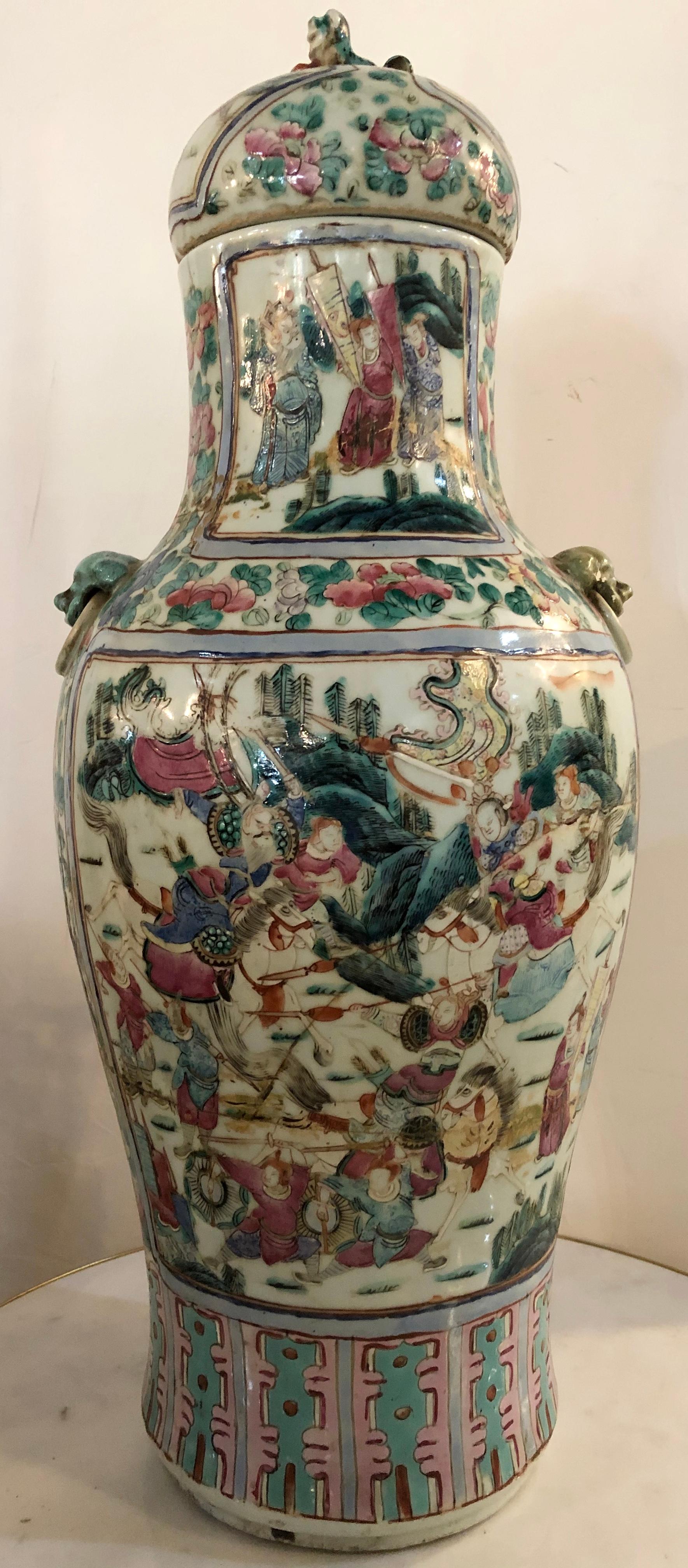 Large Famille Verte lidded Chinese thousand face vase porcelain ginger jar.
 