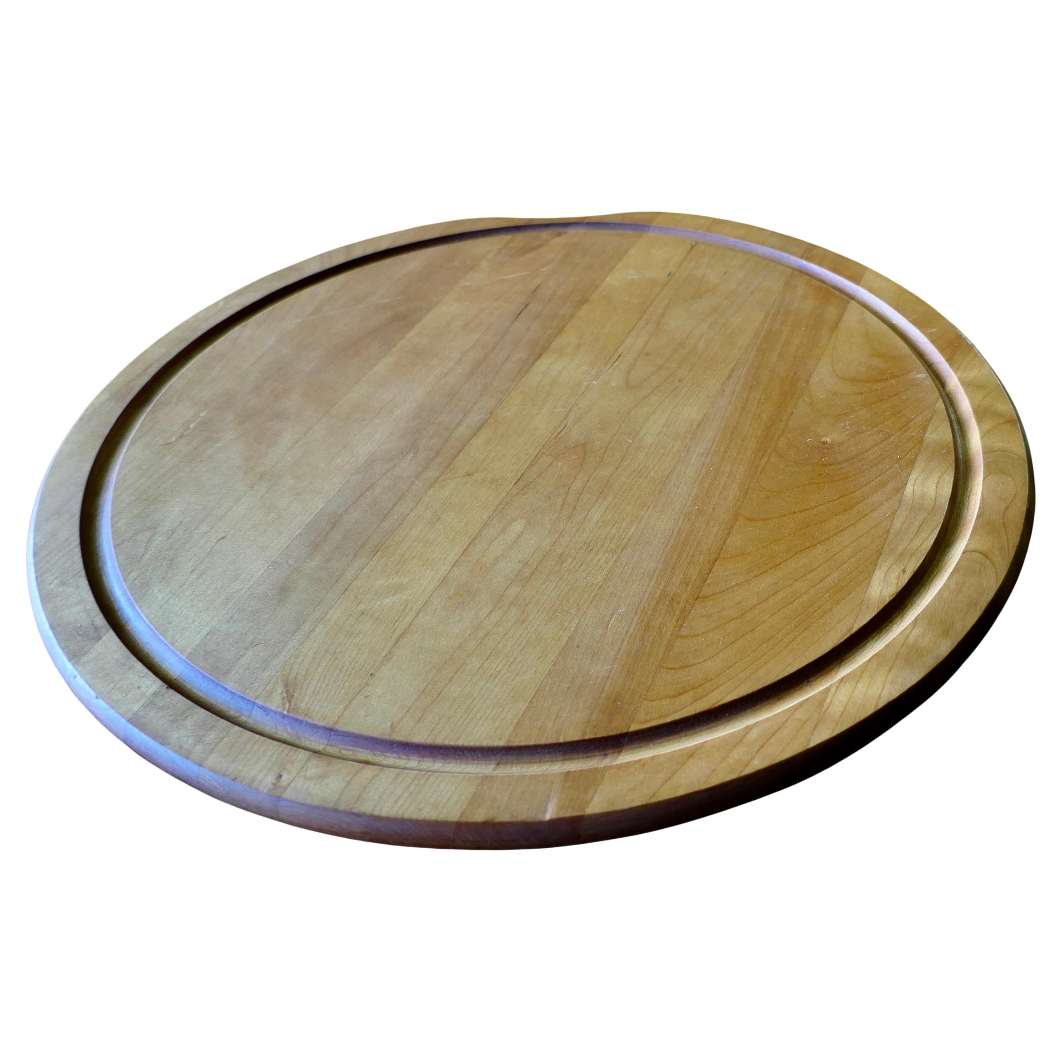 Lazy Susan grande de pino de tamaño familiar

Una magnífica pieza familiar de gran tamaño con una ranura de goteo tallada alrededor de todo el borde, todo ello en perfecto estado de funcionamiento
El soporte mide 1,5
