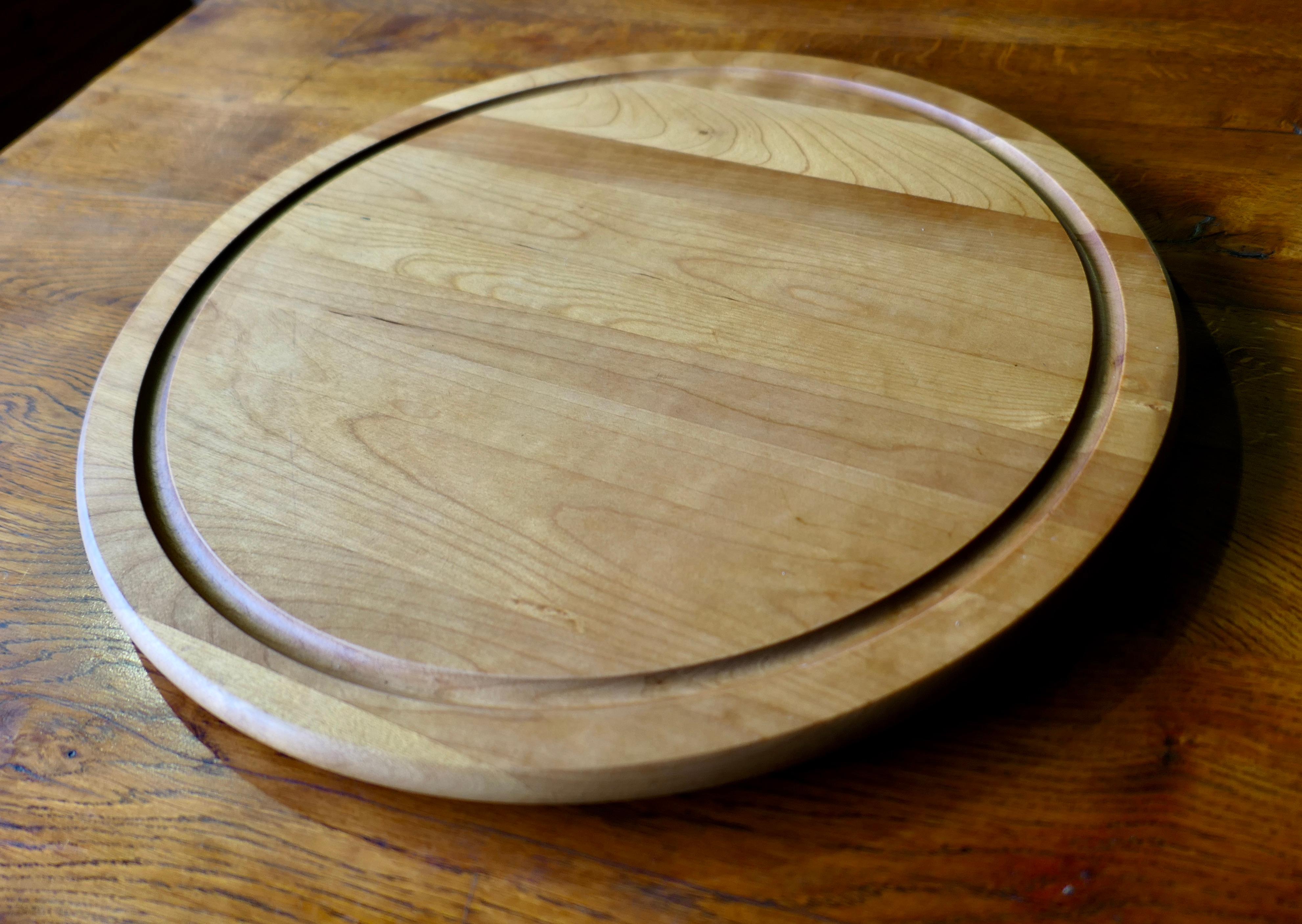 Lazy Susan grande de pino de tamaño familiar  Una magnífica pieza de tamaño familiar Pino en venta