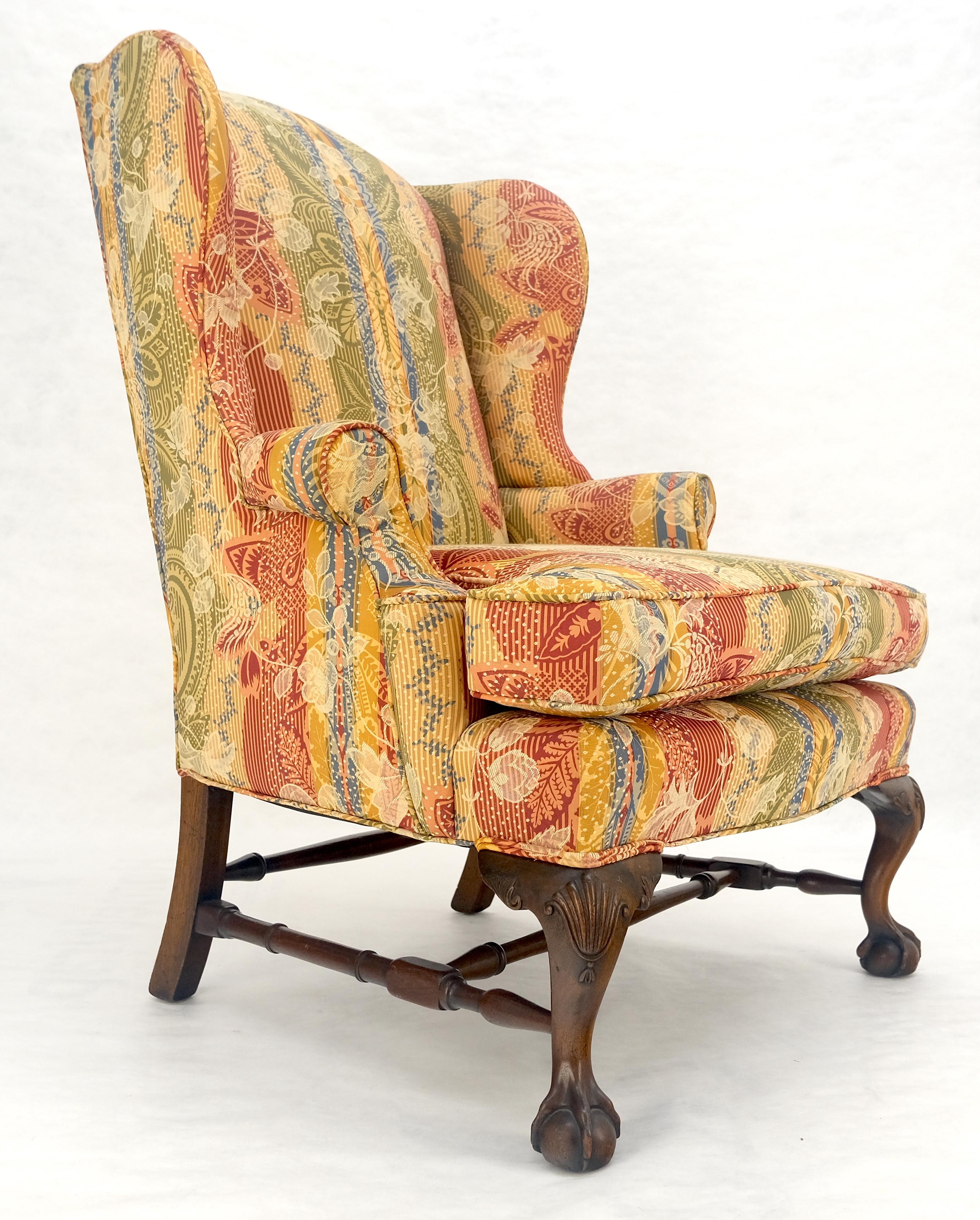 Sillón de orejas con patas de garra y bola tallada MINT en venta 4