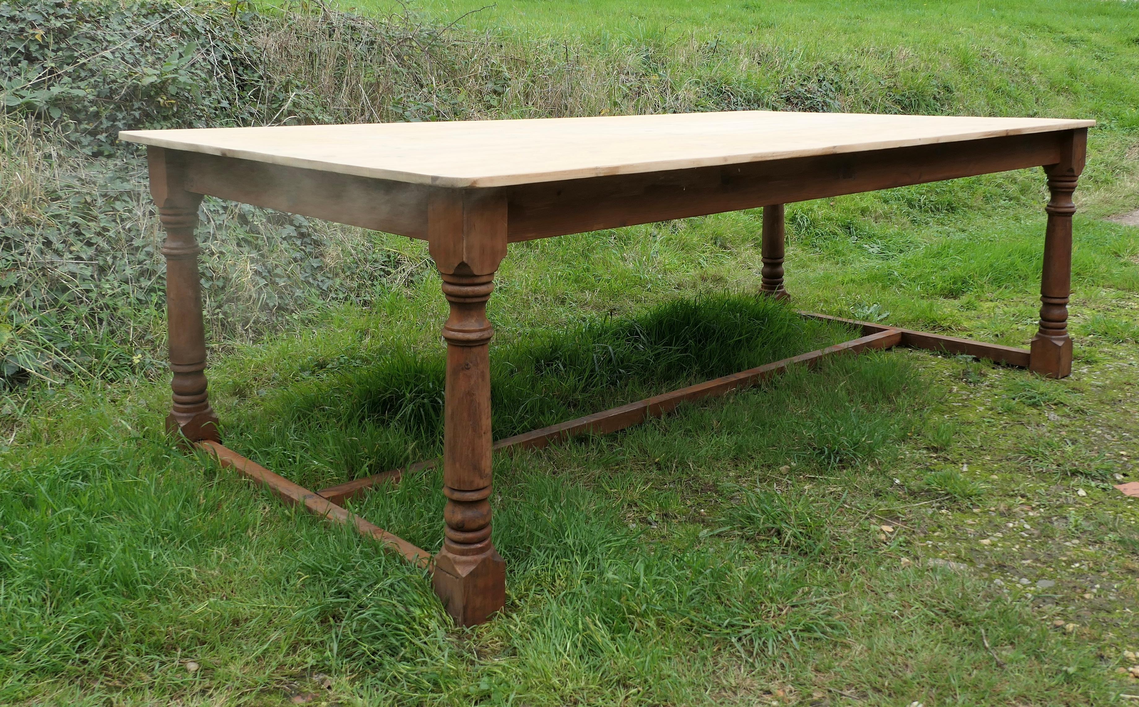Grande table en pin de ferme en vente 1