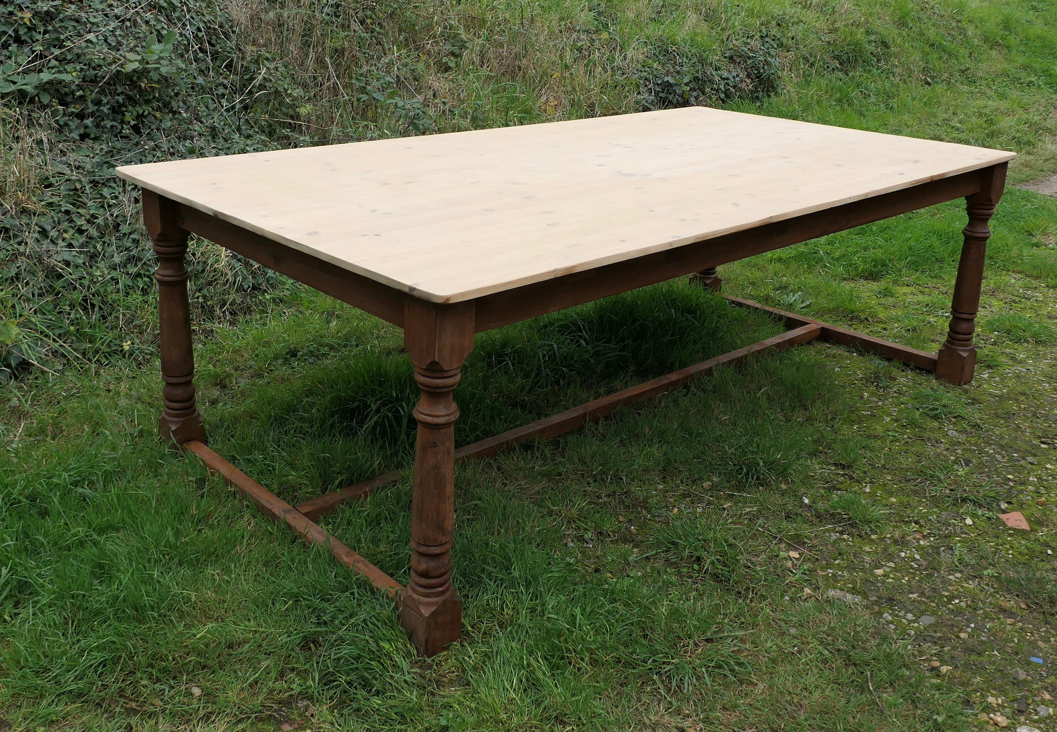 Grande table en pin de ferme en vente 2