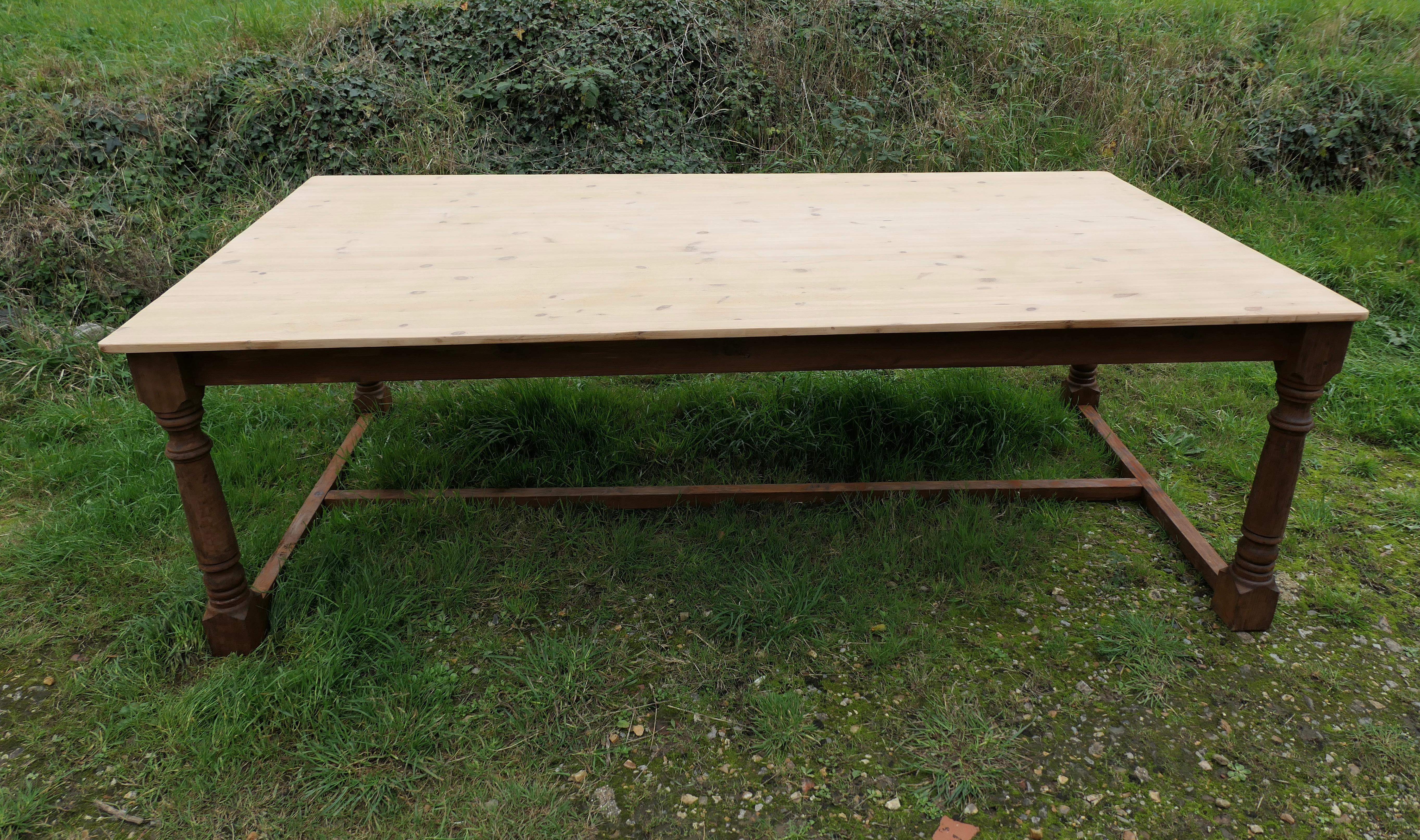 Grande table en pin de ferme en vente 3