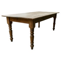 Large Farmhouse Pine Table This is a good looking Pine table