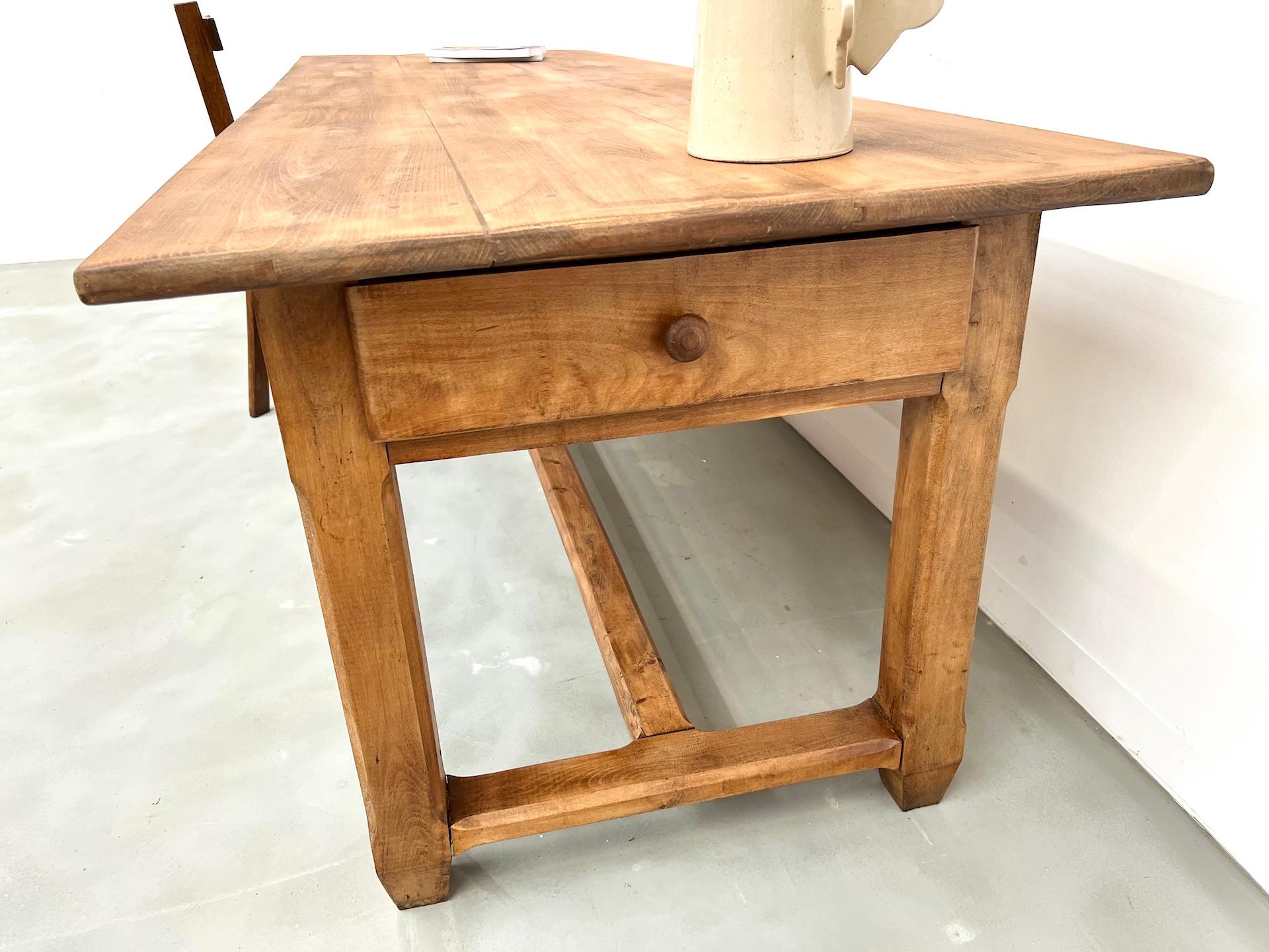 Large farmhouse table in solid beech – 1950s – 2 drawers For Sale 4