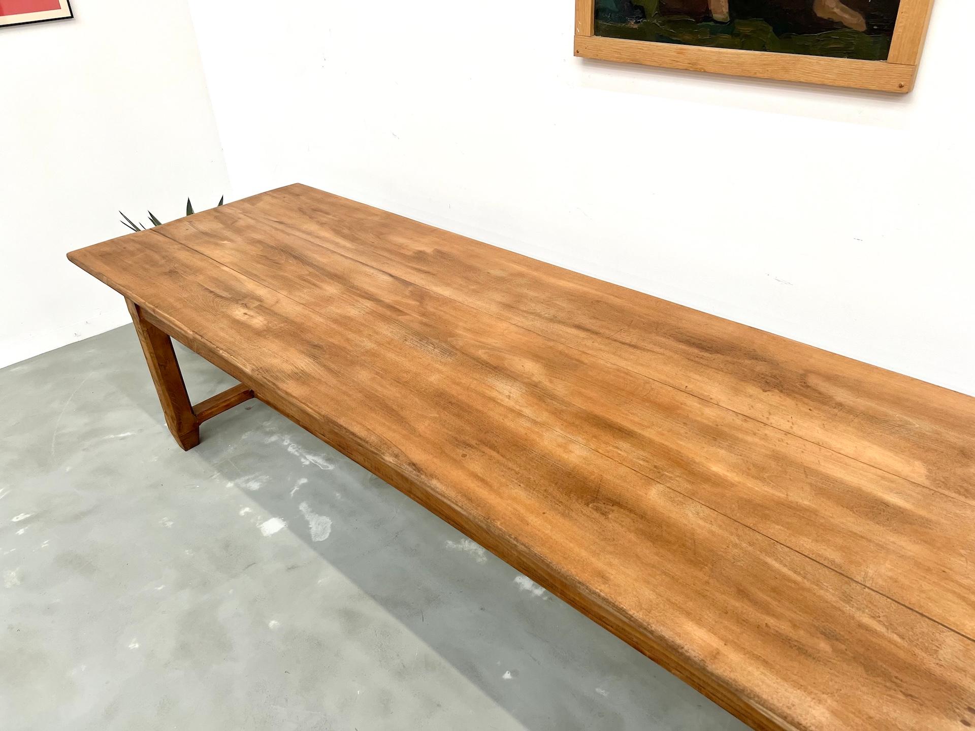 Large farmhouse table in solid beech – 1950s – 2 drawers In Good Condition For Sale In LYON, FR