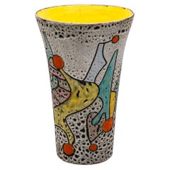 Grand vase conique en « lave épaisse », par Marius Bessone, Vallauris, France, 1956
