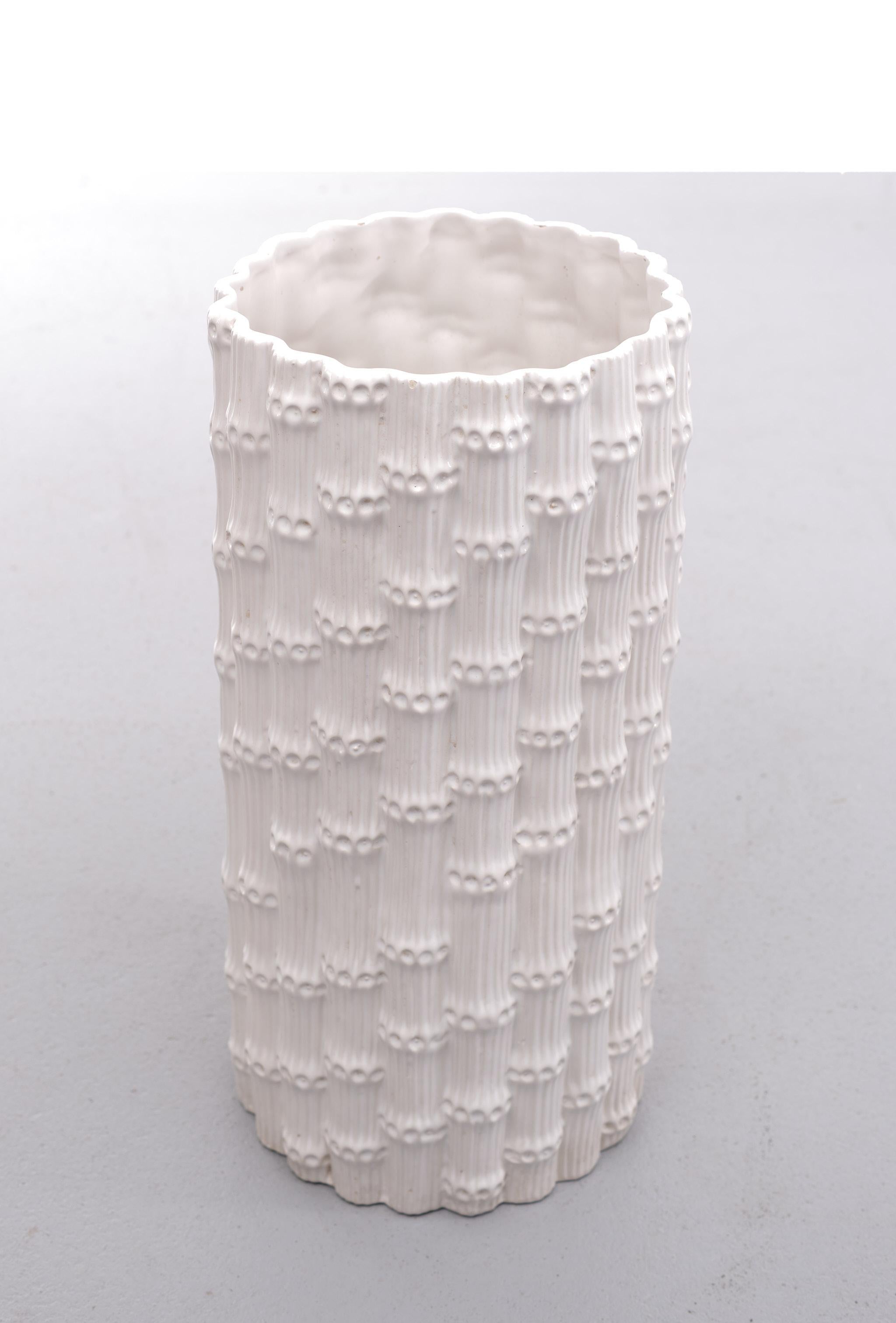 Large Faux bamboo ceramic vase Italian 1970s Beautiful stylish piece.
Some minor ware. White color.